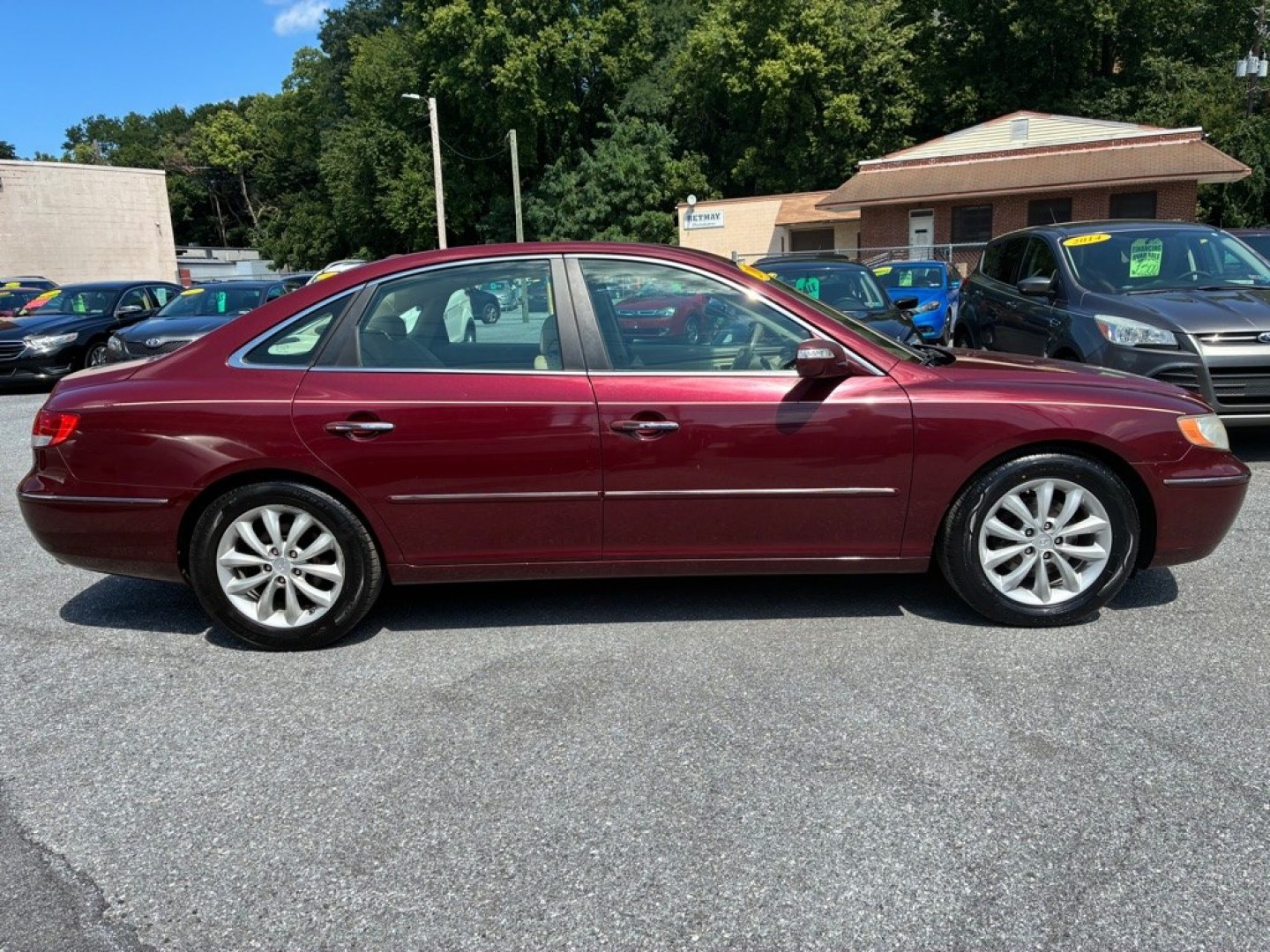 2008 RED HYUNDAI AZERA SE (KMHFC46FX8A) with an 3.8L engine, Automatic transmission, located at 117 North Cameron Street, Harrisburg, PA, 17101, (717) 963-8962, 40.266762, -76.875259 - This is a CASH deal only. WE FINANCE!!! MOST vehicles are available for financing. Good Credit/ Challenged Credit/ No Credit - ALL Trade-Ins Welcomed!!! APPLY ONLINE or CALL us TODAY Please call us to discuss your cash and/or financing options. Thanks for checking our inventory! We- Photo#5