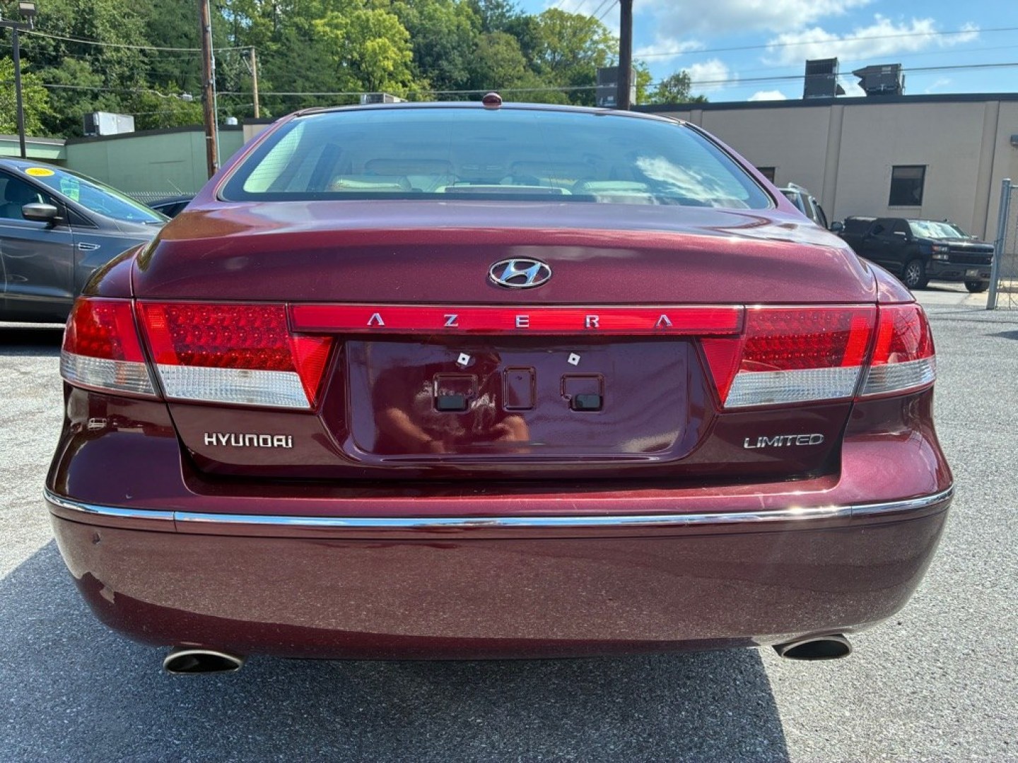 2008 RED HYUNDAI AZERA SE (KMHFC46FX8A) with an 3.8L engine, Automatic transmission, located at 117 North Cameron Street, Harrisburg, PA, 17101, (717) 963-8962, 40.266762, -76.875259 - This is a CASH deal only. WE FINANCE!!! MOST vehicles are available for financing. Good Credit/ Challenged Credit/ No Credit - ALL Trade-Ins Welcomed!!! APPLY ONLINE or CALL us TODAY Please call us to discuss your cash and/or financing options. Thanks for checking our inventory! We- Photo#3