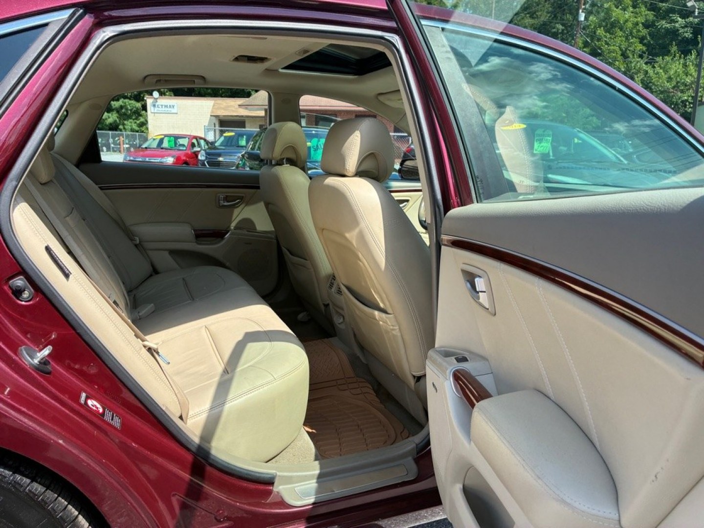 2008 RED HYUNDAI AZERA SE (KMHFC46FX8A) with an 3.8L engine, Automatic transmission, located at 117 North Cameron Street, Harrisburg, PA, 17101, (717) 963-8962, 40.266762, -76.875259 - This is a CASH deal only. WE FINANCE!!! MOST vehicles are available for financing. Good Credit/ Challenged Credit/ No Credit - ALL Trade-Ins Welcomed!!! APPLY ONLINE or CALL us TODAY Please call us to discuss your cash and/or financing options. Thanks for checking our inventory! We- Photo#9