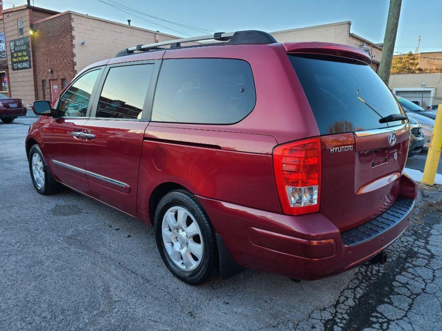 2008 RED HYUNDAI ENTOURAGE GLS (KNDMC233886) with an 3.8L engine, Automatic transmission, located at 7981 Paxton Street, Harrisburg, PA, 17111, (717) 561-2926, 40.261490, -76.749229 - WE FINANCE!!! Good Credit/ Bad Credit/ No Credit - ALL Trade-Ins Welcomed!!! ***Guaranteed Credit Approval*** APPLY ONLINE or CALL us TODAY ;) Internet Prices and Marketplace Prices are SPECIAL discounted ***CASH DEALS*** Retail Prices are higher. Please call us to discuss your cash and finan - Photo#2