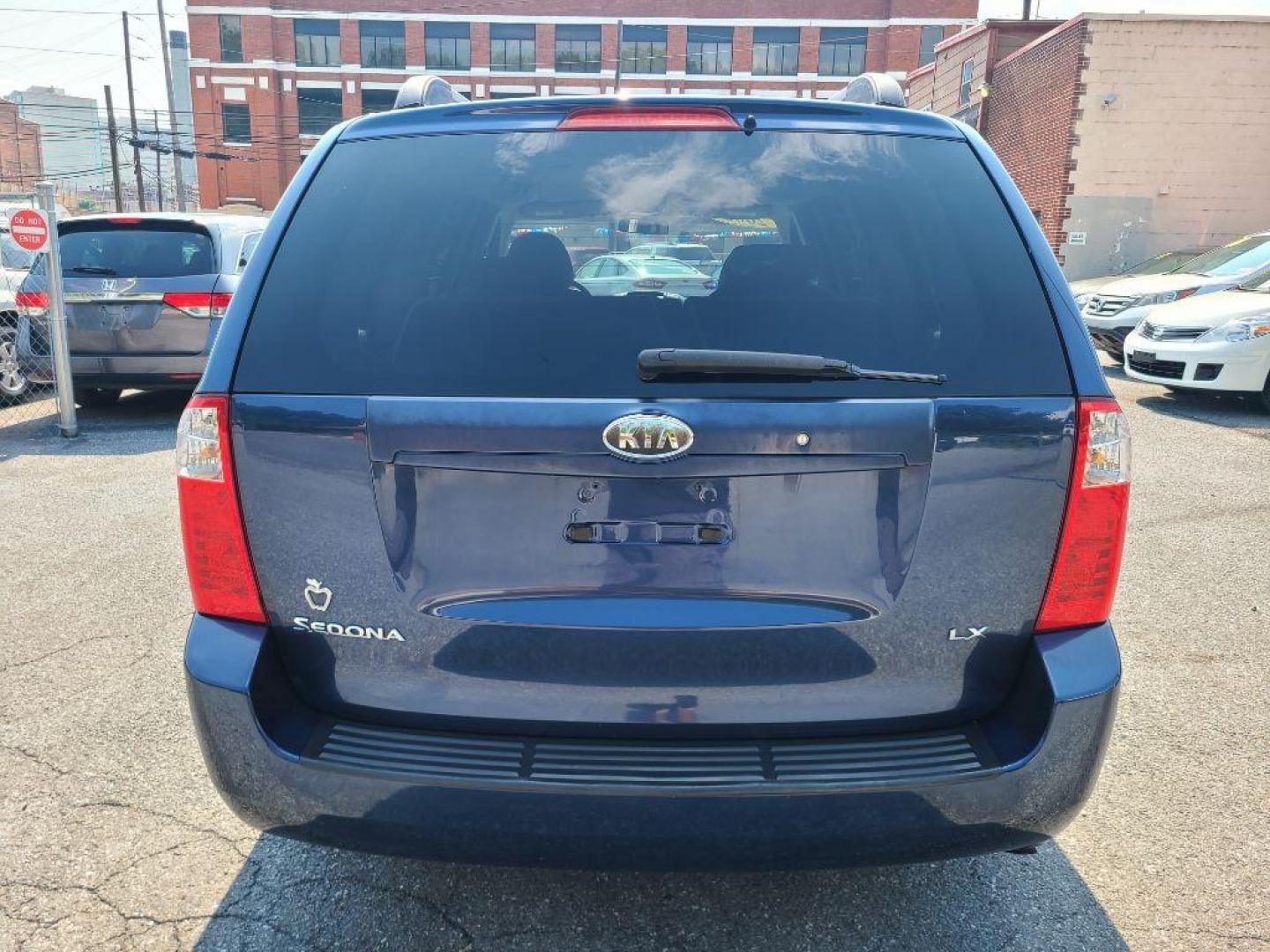 2008 BLUE KIA SEDONA EX (KNDMB233086) with an 3.8L engine, Automatic transmission, located at 117 North Cameron Street, Harrisburg, PA, 17101, (717) 963-8962, 40.266762, -76.875259 - WE FINANCE!!! Good Credit/ Bad Credit/ No Credit - ALL Trade-Ins Welcomed!!! ***Guaranteed Credit Approval*** APPLY ONLINE or CALL us TODAY ;) Internet Prices and Marketplace Prices are SPECIAL discounted ***CASH DEALS*** Retail Prices are higher. Please call us to discuss your cash and finan - Photo#3