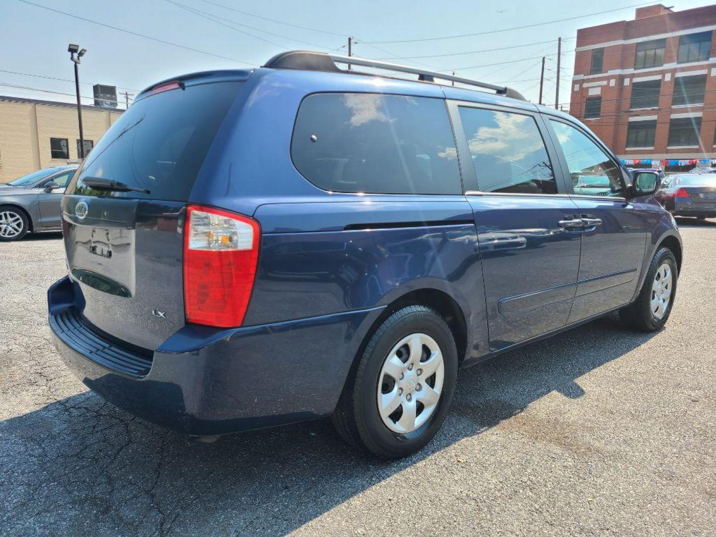2008 BLUE KIA SEDONA EX (KNDMB233086) with an 3.8L engine, Automatic transmission, located at 117 North Cameron Street, Harrisburg, PA, 17101, (717) 963-8962, 40.266762, -76.875259 - WE FINANCE!!! Good Credit/ Bad Credit/ No Credit - ALL Trade-Ins Welcomed!!! ***Guaranteed Credit Approval*** APPLY ONLINE or CALL us TODAY ;) Internet Prices and Marketplace Prices are SPECIAL discounted ***CASH DEALS*** Retail Prices are higher. Please call us to discuss your cash and finan - Photo#4