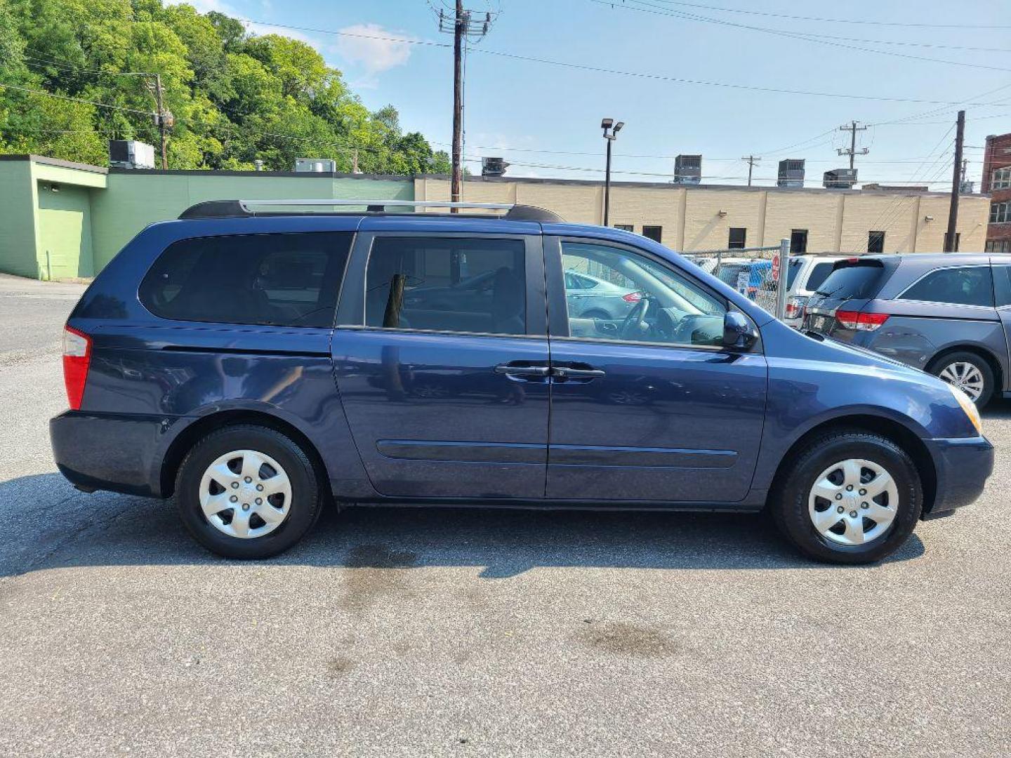 2008 BLUE KIA SEDONA EX (KNDMB233086) with an 3.8L engine, Automatic transmission, located at 117 North Cameron Street, Harrisburg, PA, 17101, (717) 963-8962, 40.266762, -76.875259 - WE FINANCE!!! Good Credit/ Bad Credit/ No Credit - ALL Trade-Ins Welcomed!!! ***Guaranteed Credit Approval*** APPLY ONLINE or CALL us TODAY ;) Internet Prices and Marketplace Prices are SPECIAL discounted ***CASH DEALS*** Retail Prices are higher. Please call us to discuss your cash and finan - Photo#5