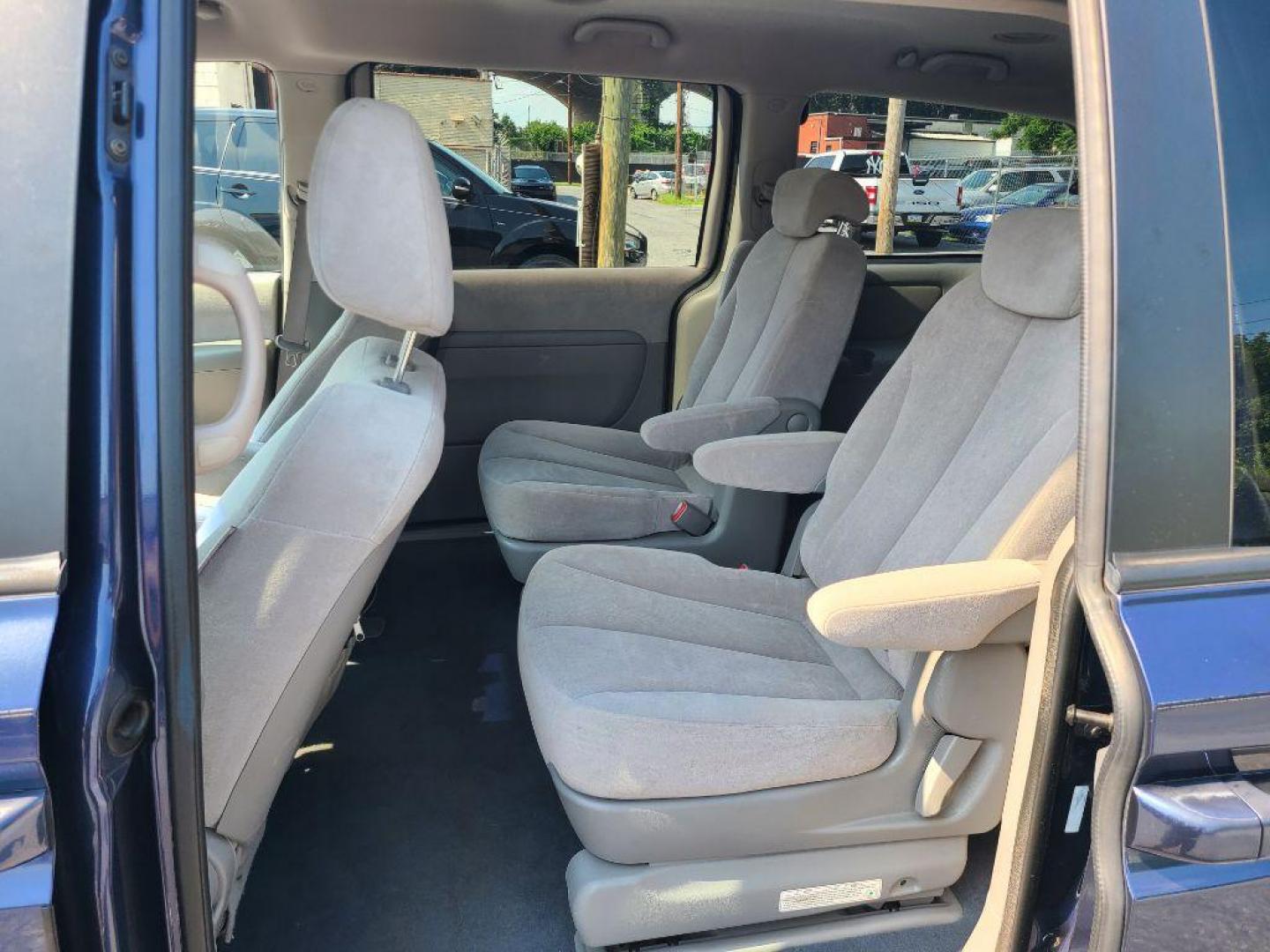 2008 BLUE KIA SEDONA EX (KNDMB233086) with an 3.8L engine, Automatic transmission, located at 117 North Cameron Street, Harrisburg, PA, 17101, (717) 963-8962, 40.266762, -76.875259 - WE FINANCE!!! Good Credit/ Bad Credit/ No Credit - ALL Trade-Ins Welcomed!!! ***Guaranteed Credit Approval*** APPLY ONLINE or CALL us TODAY ;) Internet Prices and Marketplace Prices are SPECIAL discounted ***CASH DEALS*** Retail Prices are higher. Please call us to discuss your cash and finan - Photo#14