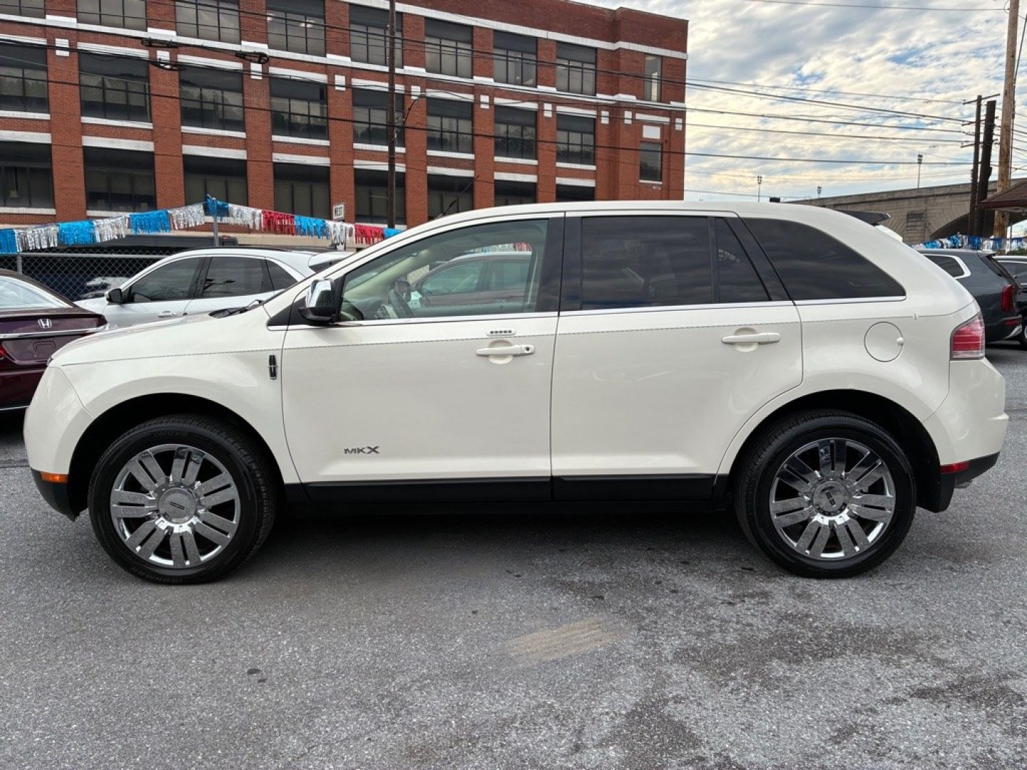 2008 WHITE LINCOLN MKX (2LMDU88C48B) with an 3.5L engine, Automatic transmission, located at 117 North Cameron Street, Harrisburg, PA, 17101, (717) 963-8962, 40.266762, -76.875259 - Air Conditioning Alarm All Wheel Drive Anti-Lock Brakes Automatic Headlights Auxiliary Pwr Outlet Bluetooth Connection CD Changer Child Safety Locks Climate Control (independent) Cooled Front Seats Cruise Control Cylinders (6) Driver Air Bag Electrochromic Rearview Mirror Engine Immob- Photo#1
