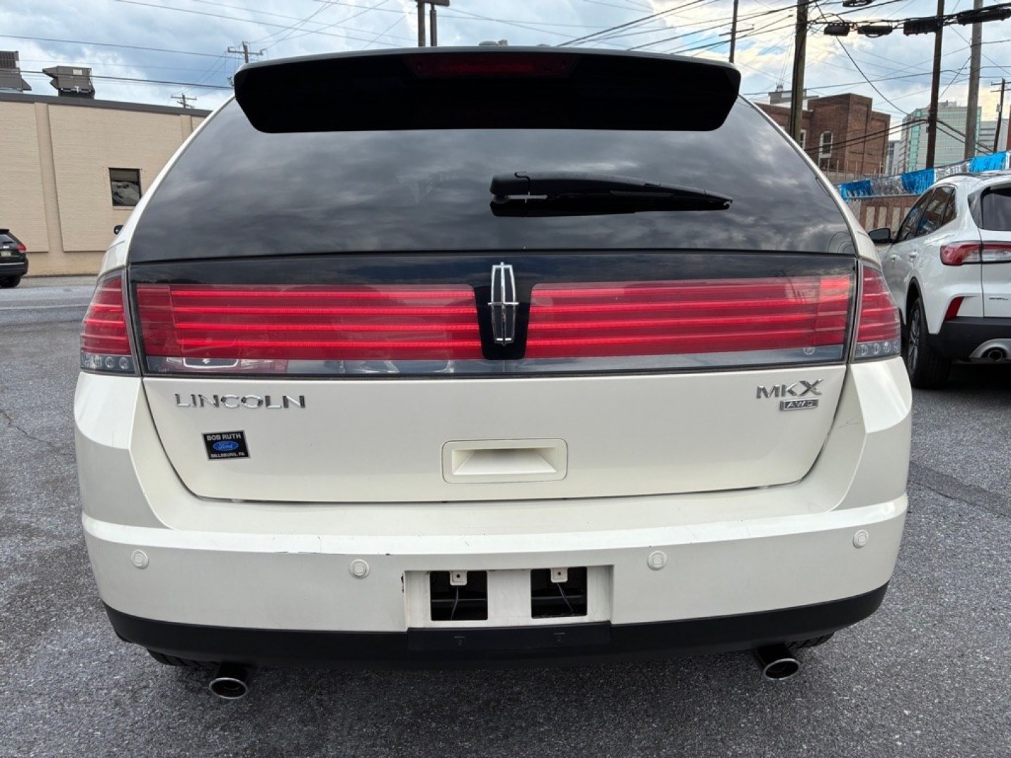 2008 WHITE LINCOLN MKX (2LMDU88C48B) with an 3.5L engine, Automatic transmission, located at 117 North Cameron Street, Harrisburg, PA, 17101, (717) 963-8962, 40.266762, -76.875259 - Air Conditioning Alarm All Wheel Drive Anti-Lock Brakes Automatic Headlights Auxiliary Pwr Outlet Bluetooth Connection CD Changer Child Safety Locks Climate Control (independent) Cooled Front Seats Cruise Control Cylinders (6) Driver Air Bag Electrochromic Rearview Mirror Engine Immob- Photo#3