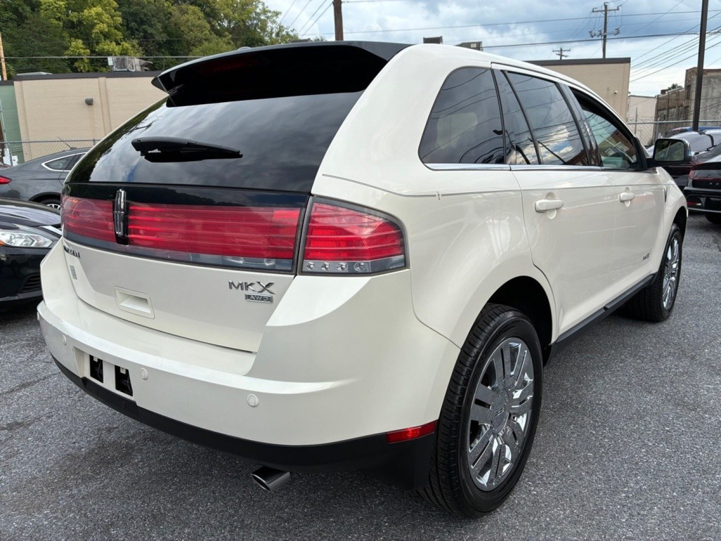2008 WHITE LINCOLN MKX (2LMDU88C48B) with an 3.5L engine, Automatic transmission, located at 117 North Cameron Street, Harrisburg, PA, 17101, (717) 963-8962, 40.266762, -76.875259 - Air Conditioning Alarm All Wheel Drive Anti-Lock Brakes Automatic Headlights Auxiliary Pwr Outlet Bluetooth Connection CD Changer Child Safety Locks Climate Control (independent) Cooled Front Seats Cruise Control Cylinders (6) Driver Air Bag Electrochromic Rearview Mirror Engine Immob- Photo#4