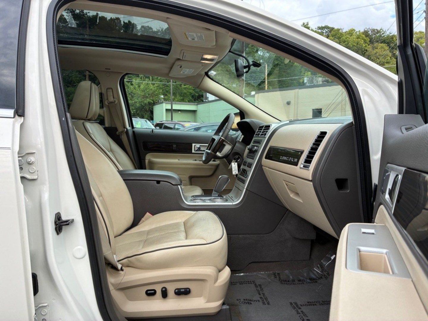 2008 WHITE LINCOLN MKX (2LMDU88C48B) with an 3.5L engine, Automatic transmission, located at 117 North Cameron Street, Harrisburg, PA, 17101, (717) 963-8962, 40.266762, -76.875259 - Air Conditioning Alarm All Wheel Drive Anti-Lock Brakes Automatic Headlights Auxiliary Pwr Outlet Bluetooth Connection CD Changer Child Safety Locks Climate Control (independent) Cooled Front Seats Cruise Control Cylinders (6) Driver Air Bag Electrochromic Rearview Mirror Engine Immob- Photo#8