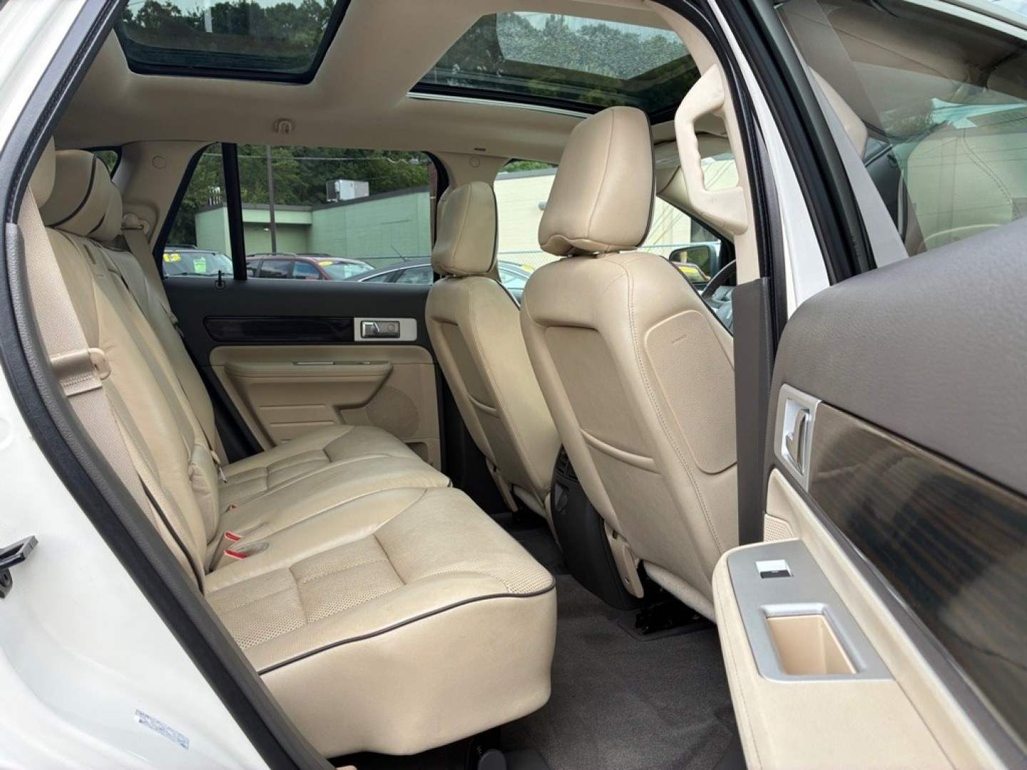 2008 WHITE LINCOLN MKX (2LMDU88C48B) with an 3.5L engine, Automatic transmission, located at 117 North Cameron Street, Harrisburg, PA, 17101, (717) 963-8962, 40.266762, -76.875259 - Air Conditioning Alarm All Wheel Drive Anti-Lock Brakes Automatic Headlights Auxiliary Pwr Outlet Bluetooth Connection CD Changer Child Safety Locks Climate Control (independent) Cooled Front Seats Cruise Control Cylinders (6) Driver Air Bag Electrochromic Rearview Mirror Engine Immob- Photo#9