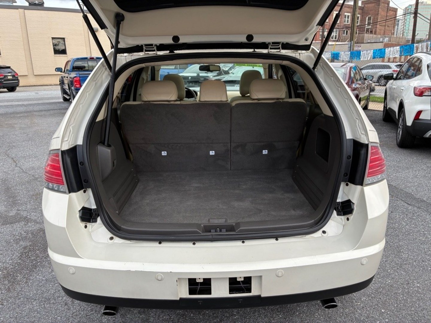 2008 WHITE LINCOLN MKX (2LMDU88C48B) with an 3.5L engine, Automatic transmission, located at 117 North Cameron Street, Harrisburg, PA, 17101, (717) 963-8962, 40.266762, -76.875259 - Air Conditioning Alarm All Wheel Drive Anti-Lock Brakes Automatic Headlights Auxiliary Pwr Outlet Bluetooth Connection CD Changer Child Safety Locks Climate Control (independent) Cooled Front Seats Cruise Control Cylinders (6) Driver Air Bag Electrochromic Rearview Mirror Engine Immob- Photo#10