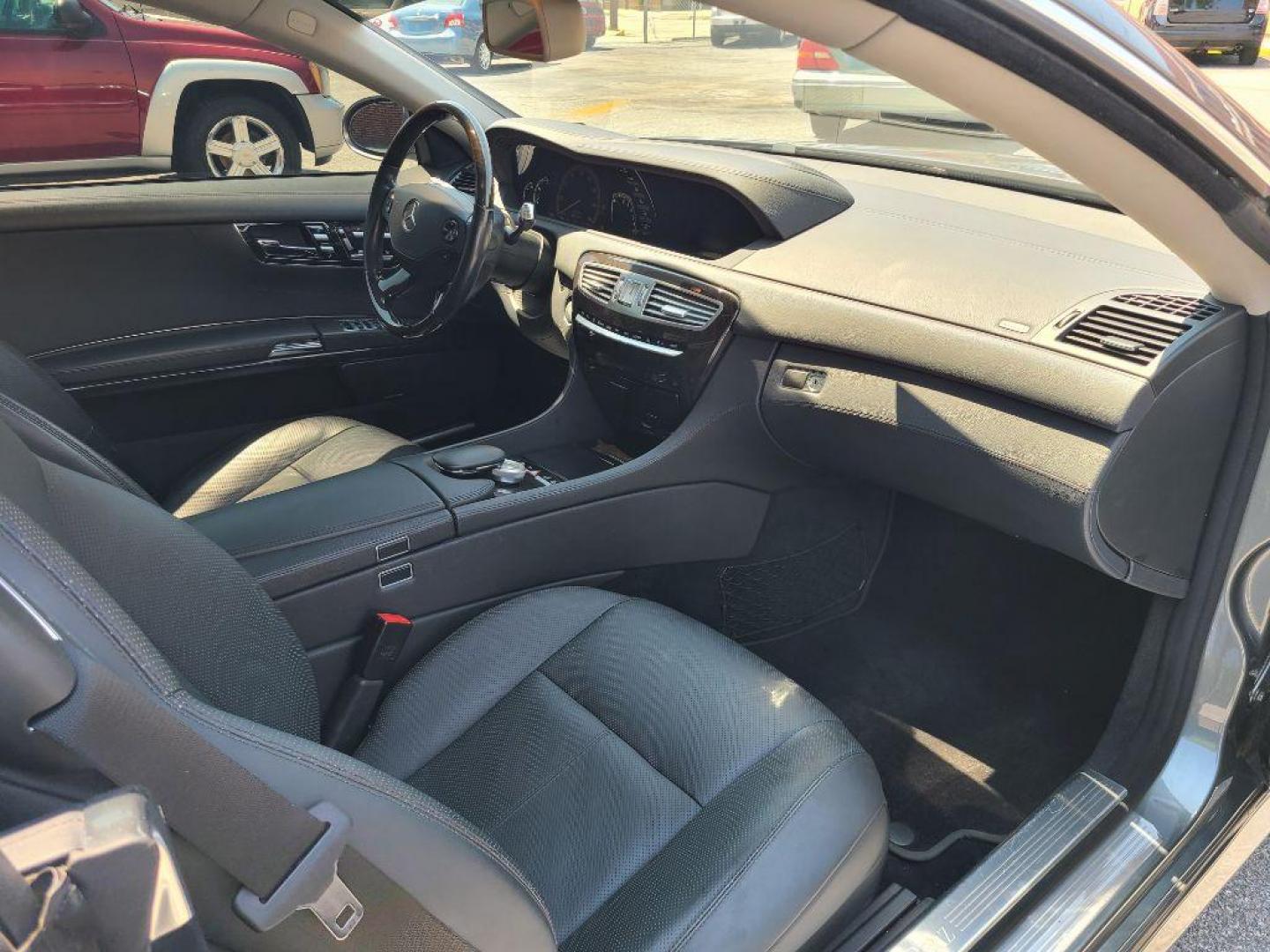 2008 GRAY MERCEDES-BENZ CL 550 (WDDEJ71X88A) with an 5.5L engine, Automatic transmission, located at 117 North Cameron Street, Harrisburg, PA, 17101, (717) 963-8962, 40.266762, -76.875259 - WE FINANCE!!! Good Credit/ Bad Credit/ No Credit - ALL Trade-Ins Welcomed!!! ***Guaranteed Credit Approval*** APPLY ONLINE or CALL us TODAY ;) Internet Prices and Marketplace Prices are SPECIAL discounted ***CASH DEALS*** Retail Prices are higher. Please call us to discuss your cash and finan - Photo#9