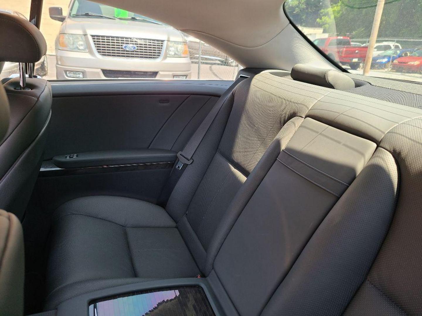 2008 GRAY MERCEDES-BENZ CL 550 (WDDEJ71X88A) with an 5.5L engine, Automatic transmission, located at 117 North Cameron Street, Harrisburg, PA, 17101, (717) 963-8962, 40.266762, -76.875259 - WE FINANCE!!! Good Credit/ Bad Credit/ No Credit - ALL Trade-Ins Welcomed!!! ***Guaranteed Credit Approval*** APPLY ONLINE or CALL us TODAY ;) Internet Prices and Marketplace Prices are SPECIAL discounted ***CASH DEALS*** Retail Prices are higher. Please call us to discuss your cash and finan - Photo#12