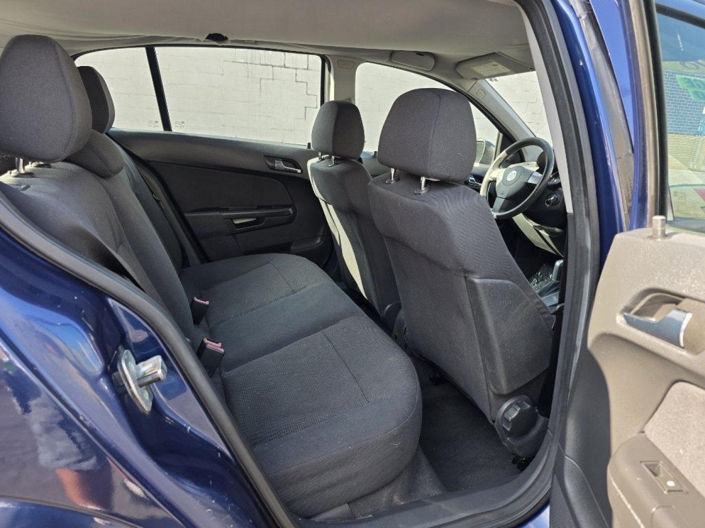 2008 BLUE SATURN ASTRA XE (W08AR671185) with an 1.8L engine, Automatic transmission, located at 117 North Cameron Street, Harrisburg, PA, 17101, (717) 963-8962, 40.266762, -76.875259 - WE FINANCE!!! MOST vehicles are available for financing. Good Credit/ Challenged Credit/ No Credit - ALL Trade-Ins Welcomed!!! APPLY ONLINE or CALL us TODAY Please call us to discuss your cash and/or financing options. Thanks for checking our inventory! We're here to help.- Photo#11