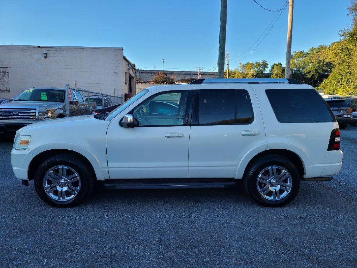 2009 WHITE FORD EXPLORER LIMITED (1FMEU75809U) with an 4.6L engine, Automatic transmission, located at 117 North Cameron Street, Harrisburg, PA, 17101, (717) 963-8962, 40.266762, -76.875259 - WE FINANCE!!! Good Credit/ Bad Credit/ No Credit - ALL Trade-Ins Welcomed!!! ***Guaranteed Credit Approval*** APPLY ONLINE or CALL us TODAY ;) Please call us to discuss your cash and financing options. - Photo#1
