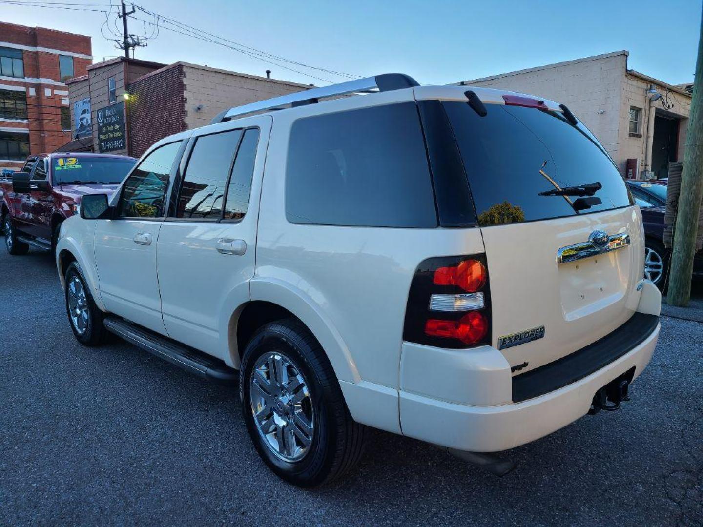 2009 WHITE FORD EXPLORER LIMITED (1FMEU75809U) with an 4.6L engine, Automatic transmission, located at 117 North Cameron Street, Harrisburg, PA, 17101, (717) 963-8962, 40.266762, -76.875259 - WE FINANCE!!! Good Credit/ Bad Credit/ No Credit - ALL Trade-Ins Welcomed!!! ***Guaranteed Credit Approval*** APPLY ONLINE or CALL us TODAY ;) Please call us to discuss your cash and financing options. - Photo#2