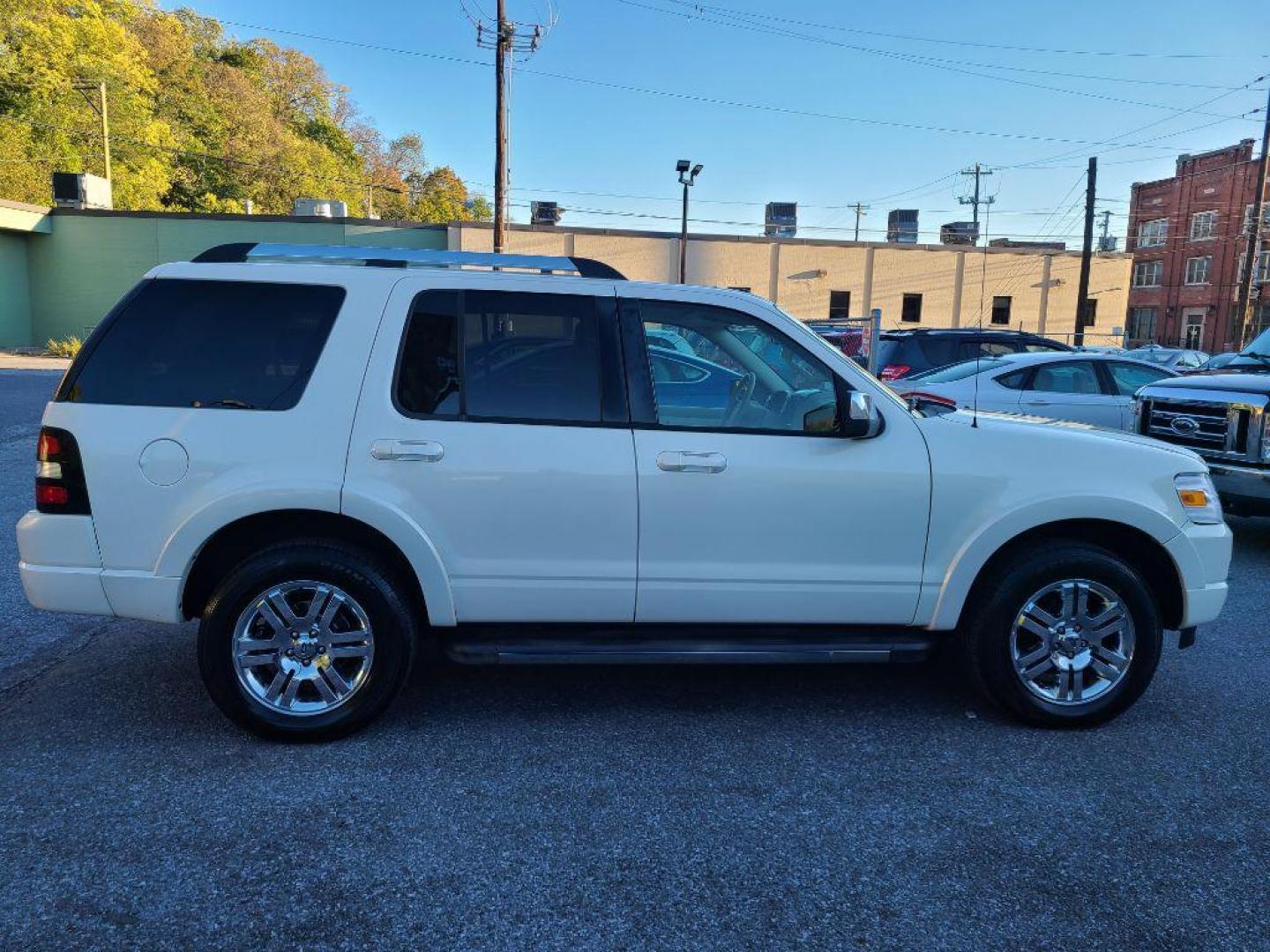 2009 WHITE FORD EXPLORER LIMITED (1FMEU75809U) with an 4.6L engine, Automatic transmission, located at 117 North Cameron Street, Harrisburg, PA, 17101, (717) 963-8962, 40.266762, -76.875259 - WE FINANCE!!! Good Credit/ Bad Credit/ No Credit - ALL Trade-Ins Welcomed!!! ***Guaranteed Credit Approval*** APPLY ONLINE or CALL us TODAY ;) Please call us to discuss your cash and financing options. - Photo#4