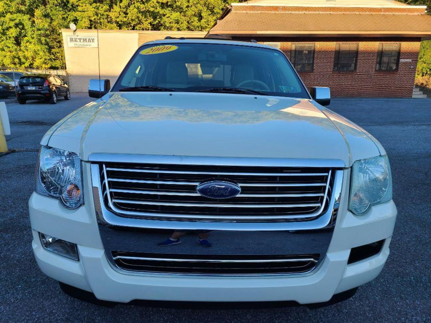 2009 WHITE FORD EXPLORER LIMITED (1FMEU75809U) with an 4.6L engine, Automatic transmission, located at 117 North Cameron Street, Harrisburg, PA, 17101, (717) 963-8962, 40.266762, -76.875259 - WE FINANCE!!! Good Credit/ Bad Credit/ No Credit - ALL Trade-Ins Welcomed!!! ***Guaranteed Credit Approval*** APPLY ONLINE or CALL us TODAY ;) Please call us to discuss your cash and financing options. - Photo#6