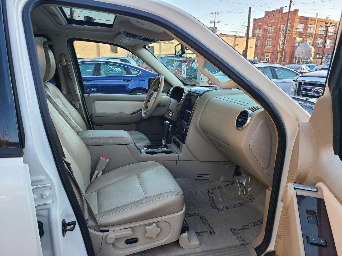 2009 WHITE FORD EXPLORER LIMITED (1FMEU75809U) with an 4.6L engine, Automatic transmission, located at 117 North Cameron Street, Harrisburg, PA, 17101, (717) 963-8962, 40.266762, -76.875259 - WE FINANCE!!! Good Credit/ Bad Credit/ No Credit - ALL Trade-Ins Welcomed!!! ***Guaranteed Credit Approval*** APPLY ONLINE or CALL us TODAY ;) Please call us to discuss your cash and financing options. - Photo#7