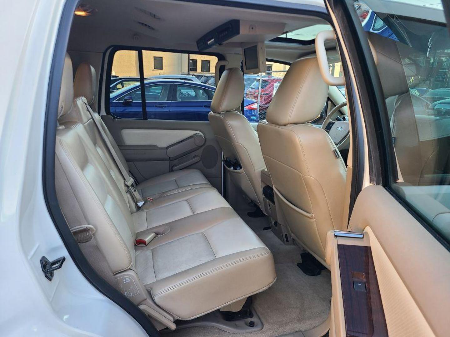 2009 WHITE FORD EXPLORER LIMITED (1FMEU75809U) with an 4.6L engine, Automatic transmission, located at 117 North Cameron Street, Harrisburg, PA, 17101, (717) 963-8962, 40.266762, -76.875259 - WE FINANCE!!! Good Credit/ Bad Credit/ No Credit - ALL Trade-Ins Welcomed!!! ***Guaranteed Credit Approval*** APPLY ONLINE or CALL us TODAY ;) Please call us to discuss your cash and financing options. - Photo#10