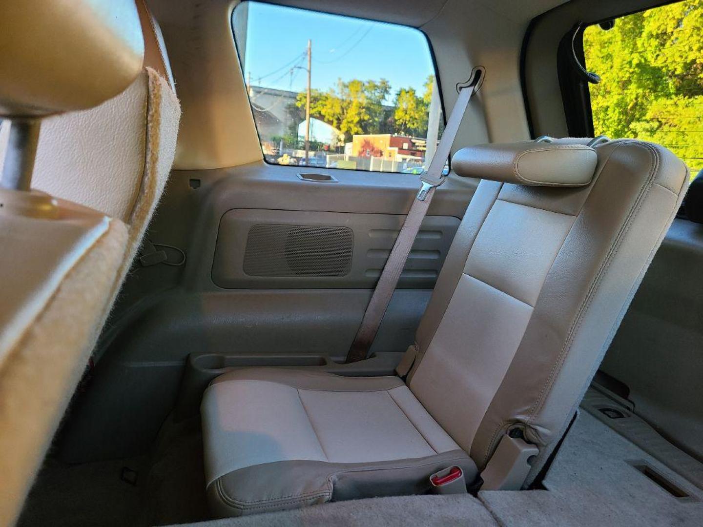 2009 WHITE FORD EXPLORER LIMITED (1FMEU75809U) with an 4.6L engine, Automatic transmission, located at 117 North Cameron Street, Harrisburg, PA, 17101, (717) 963-8962, 40.266762, -76.875259 - WE FINANCE!!! Good Credit/ Bad Credit/ No Credit - ALL Trade-Ins Welcomed!!! ***Guaranteed Credit Approval*** APPLY ONLINE or CALL us TODAY ;) Please call us to discuss your cash and financing options. - Photo#12