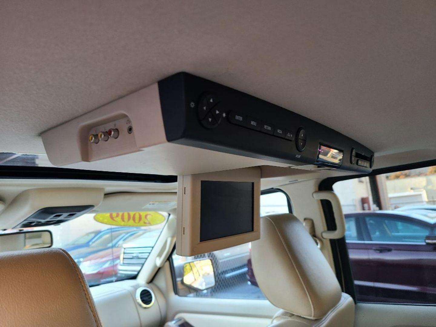 2009 WHITE FORD EXPLORER LIMITED (1FMEU75809U) with an 4.6L engine, Automatic transmission, located at 117 North Cameron Street, Harrisburg, PA, 17101, (717) 963-8962, 40.266762, -76.875259 - WE FINANCE!!! Good Credit/ Bad Credit/ No Credit - ALL Trade-Ins Welcomed!!! ***Guaranteed Credit Approval*** APPLY ONLINE or CALL us TODAY ;) Please call us to discuss your cash and financing options. - Photo#13