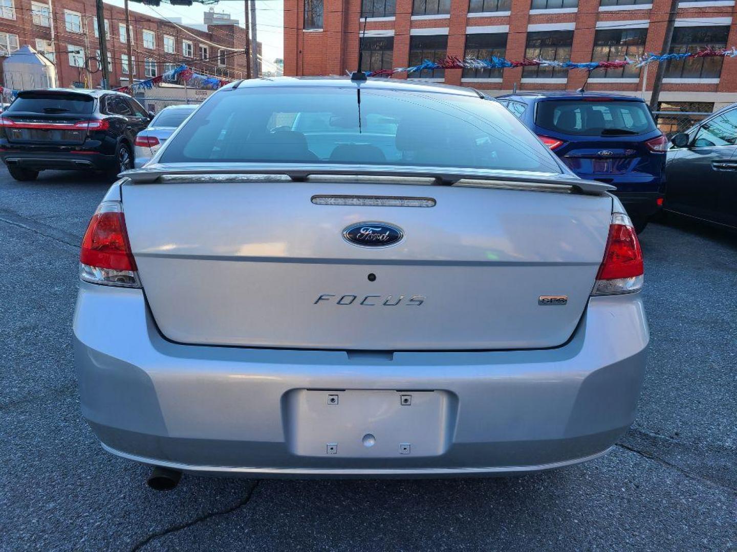 2009 SILVER FORD FOCUS SES (1FAHP36N99W) with an 2.0L engine, Automatic transmission, located at 117 North Cameron Street, Harrisburg, PA, 17101, (717) 963-8962, 40.266762, -76.875259 - WE FINANCE!!! Good Credit/ Bad Credit/ No Credit - ALL Trade-Ins Welcomed!!! ***Guaranteed Credit Approval*** APPLY ONLINE or CALL us TODAY ;) Internet Prices and Marketplace Prices are SPECIAL discounted ***CASH DEALS*** Retail Prices are higher. Please call us to discuss your cash and finan - Photo#9