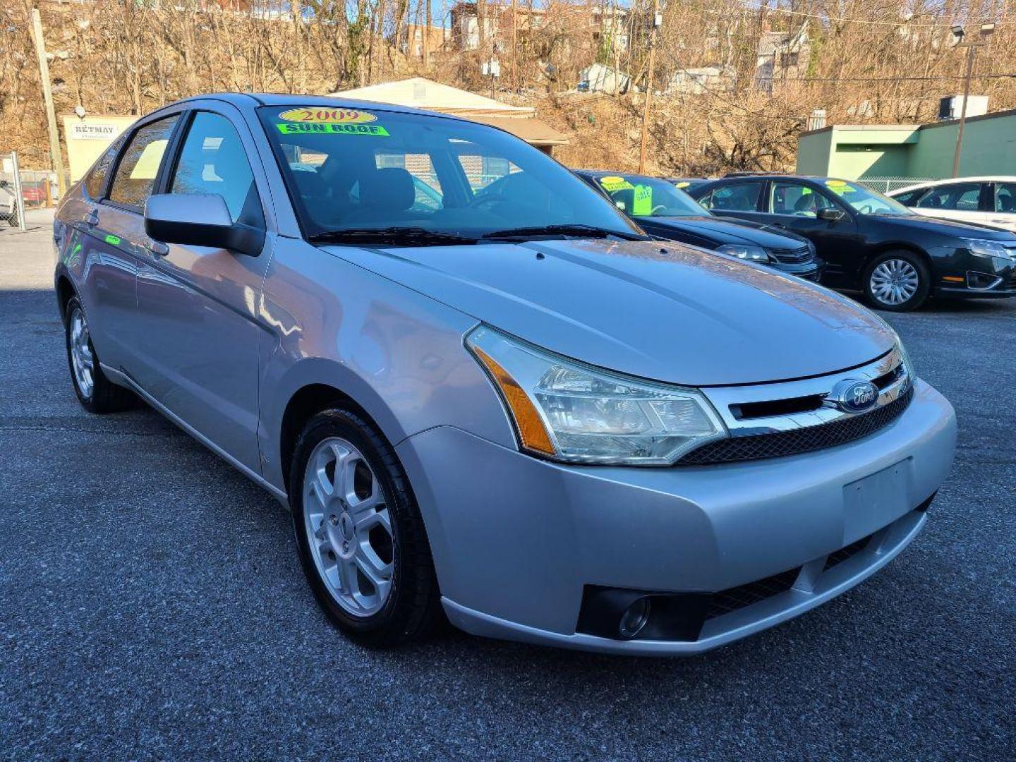 2009 SILVER FORD FOCUS SES (1FAHP36N99W) with an 2.0L engine, Automatic transmission, located at 117 North Cameron Street, Harrisburg, PA, 17101, (717) 963-8962, 40.266762, -76.875259 - WE FINANCE!!! Good Credit/ Bad Credit/ No Credit - ALL Trade-Ins Welcomed!!! ***Guaranteed Credit Approval*** APPLY ONLINE or CALL us TODAY ;) Internet Prices and Marketplace Prices are SPECIAL discounted ***CASH DEALS*** Retail Prices are higher. Please call us to discuss your cash and finan - Photo#10