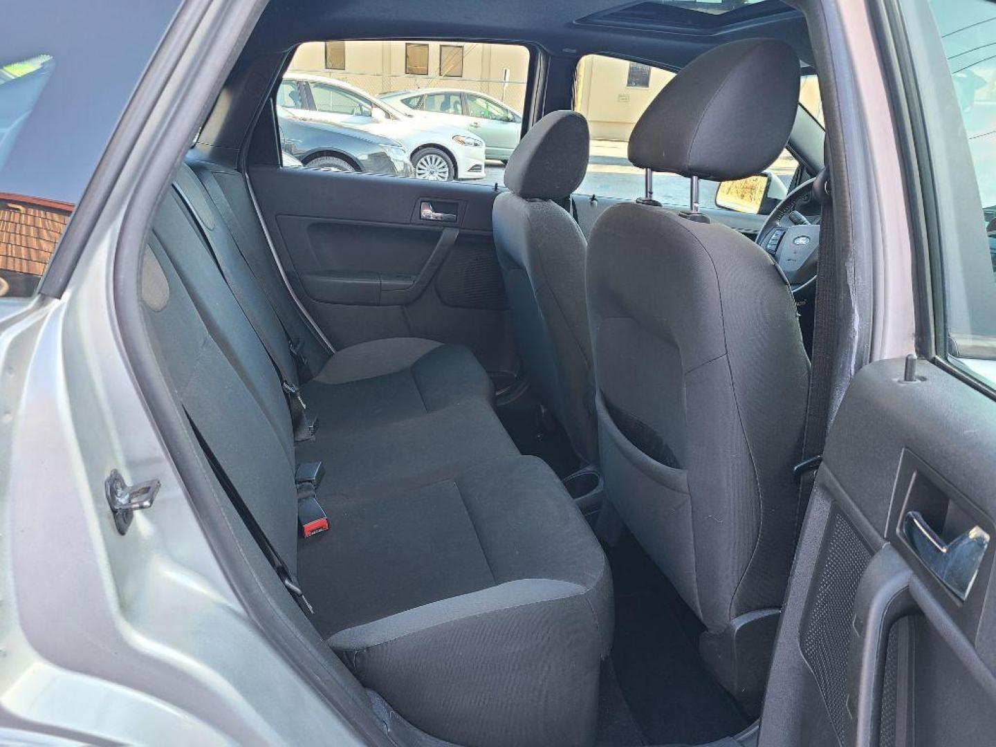 2009 SILVER FORD FOCUS SES (1FAHP36N99W) with an 2.0L engine, Automatic transmission, located at 117 North Cameron Street, Harrisburg, PA, 17101, (717) 963-8962, 40.266762, -76.875259 - WE FINANCE!!! Good Credit/ Bad Credit/ No Credit - ALL Trade-Ins Welcomed!!! ***Guaranteed Credit Approval*** APPLY ONLINE or CALL us TODAY ;) Internet Prices and Marketplace Prices are SPECIAL discounted ***CASH DEALS*** Retail Prices are higher. Please call us to discuss your cash and finan - Photo#11