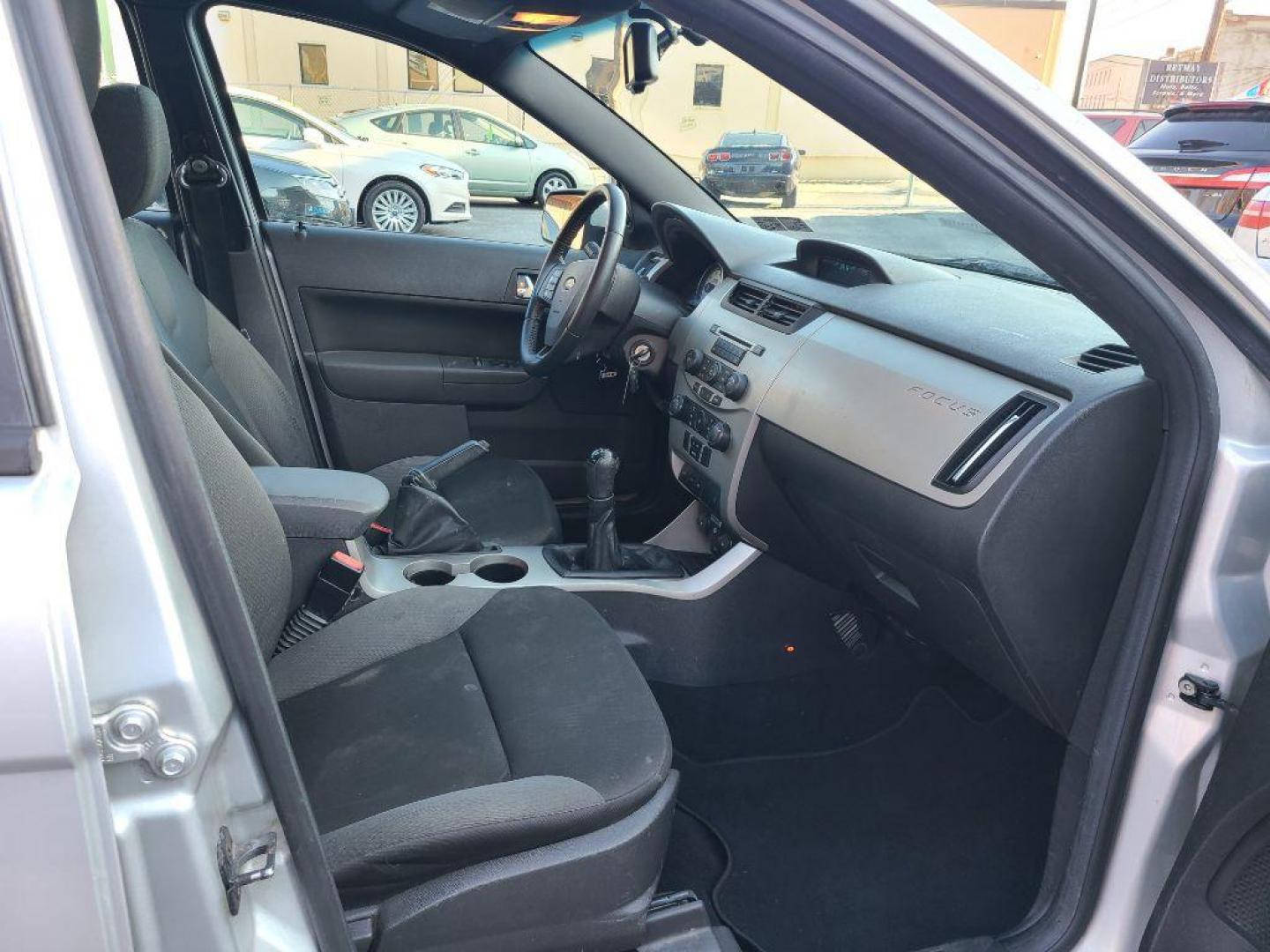 2009 SILVER FORD FOCUS SES (1FAHP36N99W) with an 2.0L engine, Automatic transmission, located at 117 North Cameron Street, Harrisburg, PA, 17101, (717) 963-8962, 40.266762, -76.875259 - WE FINANCE!!! Good Credit/ Bad Credit/ No Credit - ALL Trade-Ins Welcomed!!! ***Guaranteed Credit Approval*** APPLY ONLINE or CALL us TODAY ;) Internet Prices and Marketplace Prices are SPECIAL discounted ***CASH DEALS*** Retail Prices are higher. Please call us to discuss your cash and finan - Photo#13
