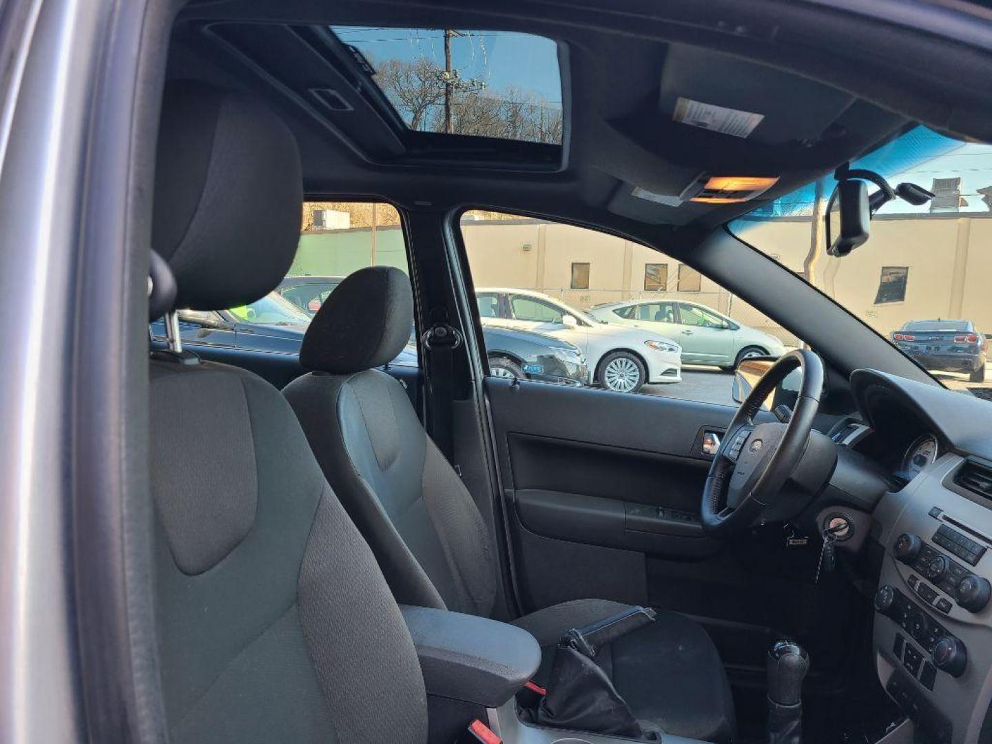 2009 SILVER FORD FOCUS SES (1FAHP36N99W) with an 2.0L engine, Automatic transmission, located at 117 North Cameron Street, Harrisburg, PA, 17101, (717) 963-8962, 40.266762, -76.875259 - WE FINANCE!!! Good Credit/ Bad Credit/ No Credit - ALL Trade-Ins Welcomed!!! ***Guaranteed Credit Approval*** APPLY ONLINE or CALL us TODAY ;) Internet Prices and Marketplace Prices are SPECIAL discounted ***CASH DEALS*** Retail Prices are higher. Please call us to discuss your cash and finan - Photo#15