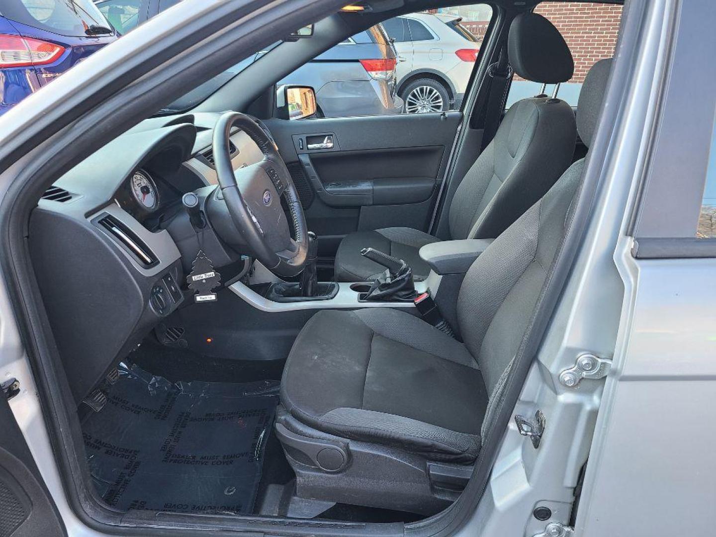2009 SILVER FORD FOCUS SES (1FAHP36N99W) with an 2.0L engine, Automatic transmission, located at 117 North Cameron Street, Harrisburg, PA, 17101, (717) 963-8962, 40.266762, -76.875259 - WE FINANCE!!! Good Credit/ Bad Credit/ No Credit - ALL Trade-Ins Welcomed!!! ***Guaranteed Credit Approval*** APPLY ONLINE or CALL us TODAY ;) Internet Prices and Marketplace Prices are SPECIAL discounted ***CASH DEALS*** Retail Prices are higher. Please call us to discuss your cash and finan - Photo#16