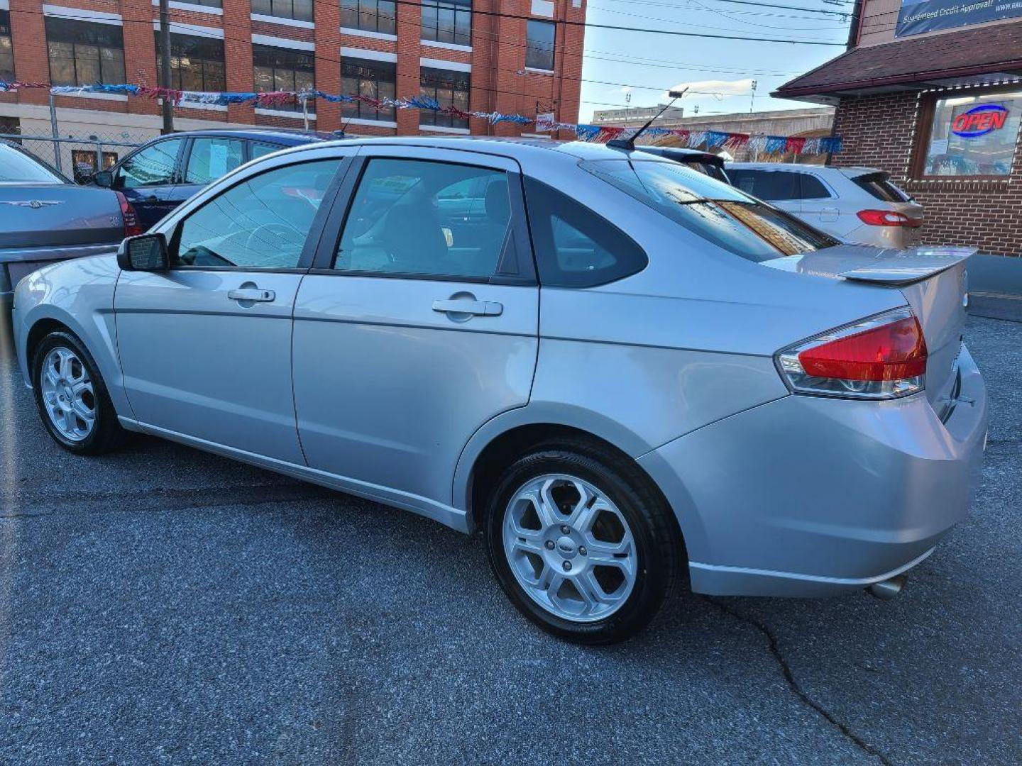 2009 SILVER FORD FOCUS SES (1FAHP36N99W) with an 2.0L engine, Automatic transmission, located at 117 North Cameron Street, Harrisburg, PA, 17101, (717) 963-8962, 40.266762, -76.875259 - WE FINANCE!!! Good Credit/ Bad Credit/ No Credit - ALL Trade-Ins Welcomed!!! ***Guaranteed Credit Approval*** APPLY ONLINE or CALL us TODAY ;) Internet Prices and Marketplace Prices are SPECIAL discounted ***CASH DEALS*** Retail Prices are higher. Please call us to discuss your cash and finan - Photo#4