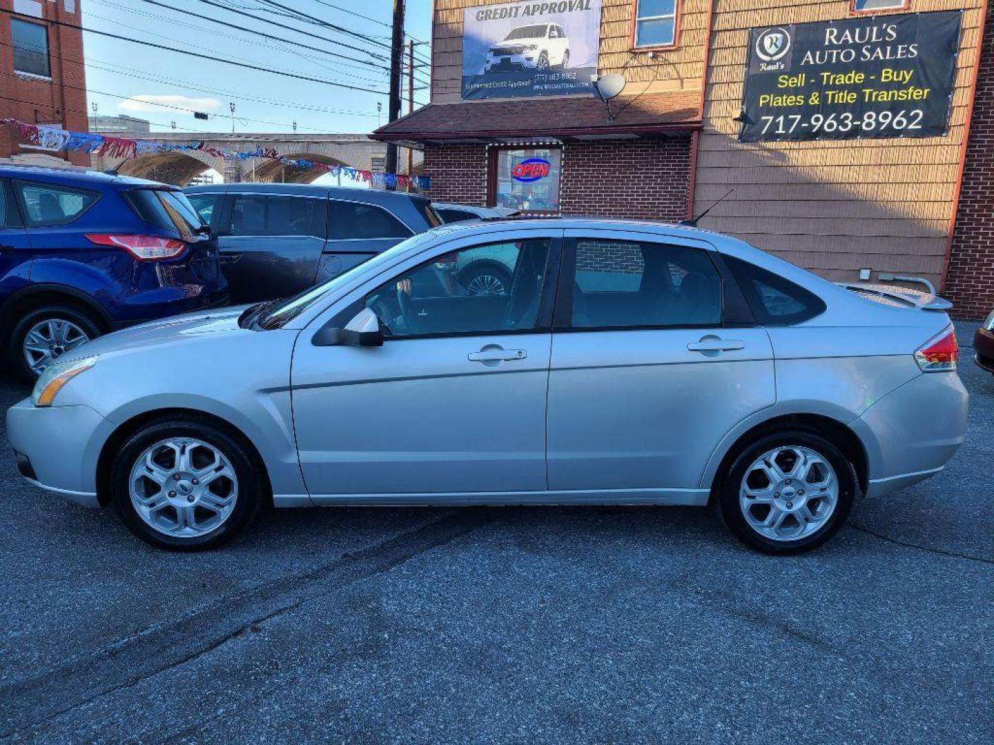 2009 SILVER FORD FOCUS SES (1FAHP36N99W) with an 2.0L engine, Automatic transmission, located at 117 North Cameron Street, Harrisburg, PA, 17101, (717) 963-8962, 40.266762, -76.875259 - WE FINANCE!!! Good Credit/ Bad Credit/ No Credit - ALL Trade-Ins Welcomed!!! ***Guaranteed Credit Approval*** APPLY ONLINE or CALL us TODAY ;) Internet Prices and Marketplace Prices are SPECIAL discounted ***CASH DEALS*** Retail Prices are higher. Please call us to discuss your cash and finan - Photo#5