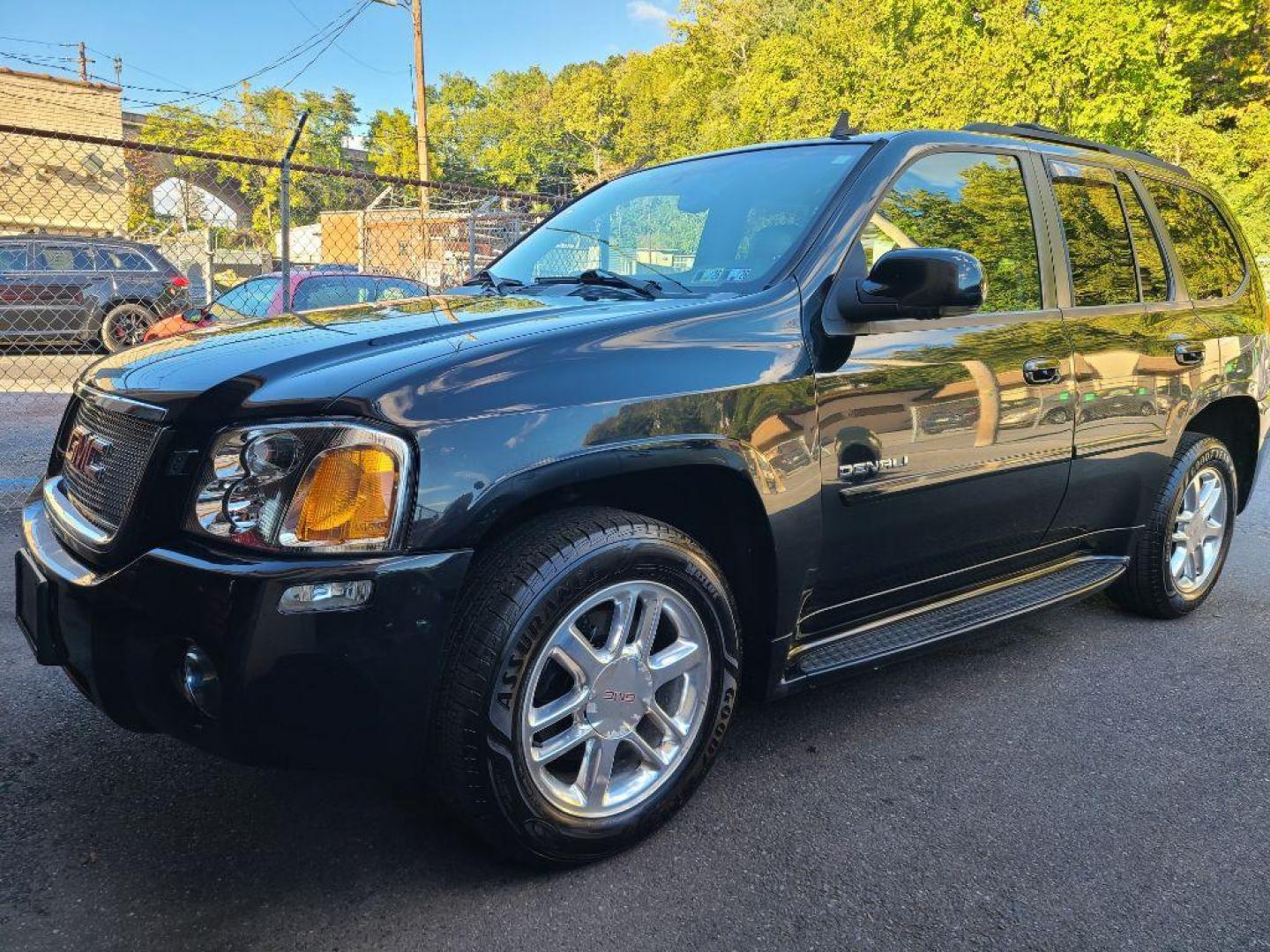 2009 BLACK GMC ENVOY DENALI (1GKET53M192) with an 5.3L engine, Automatic transmission, located at 117 North Cameron Street, Harrisburg, PA, 17101, (717) 963-8962, 40.266762, -76.875259 - WE FINANCE!!! Good Credit/ Bad Credit/ No Credit - ALL Trade-Ins Welcomed!!! ***Guaranteed Credit Approval*** APPLY ONLINE or CALL us TODAY ;) Please call us to discuss your cash and financing options. - Photo#0