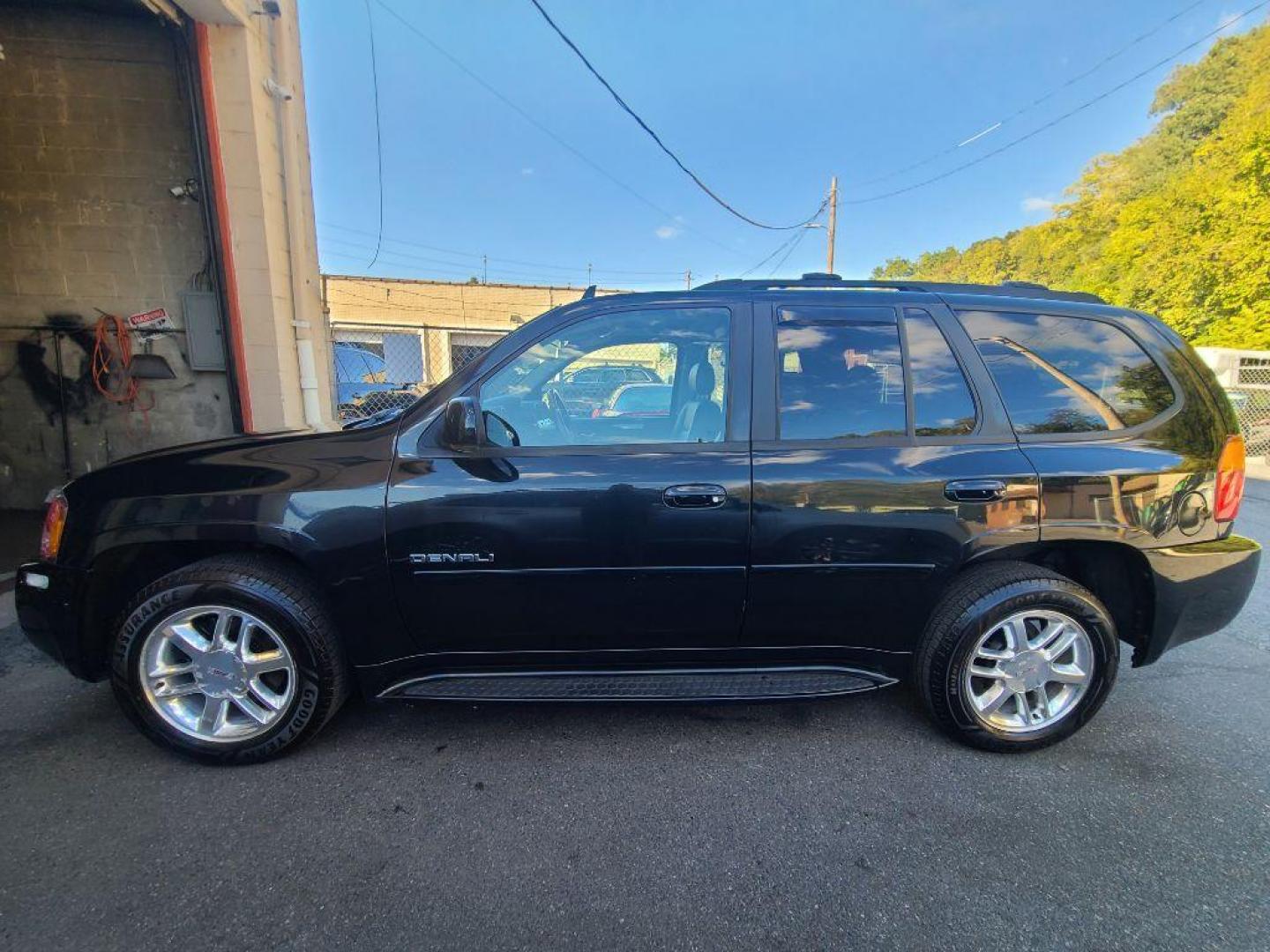 2009 BLACK GMC ENVOY DENALI (1GKET53M192) with an 5.3L engine, Automatic transmission, located at 117 North Cameron Street, Harrisburg, PA, 17101, (717) 963-8962, 40.266762, -76.875259 - WE FINANCE!!! Good Credit/ Bad Credit/ No Credit - ALL Trade-Ins Welcomed!!! ***Guaranteed Credit Approval*** APPLY ONLINE or CALL us TODAY ;) Please call us to discuss your cash and financing options. - Photo#1