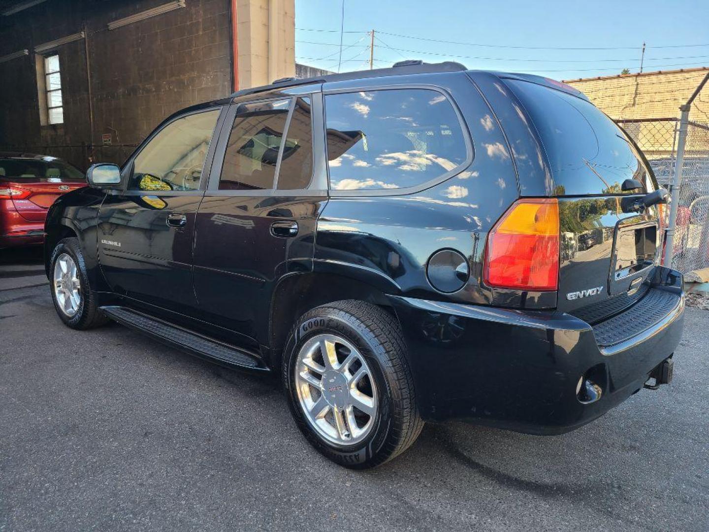 2009 BLACK GMC ENVOY DENALI (1GKET53M192) with an 5.3L engine, Automatic transmission, located at 117 North Cameron Street, Harrisburg, PA, 17101, (717) 963-8962, 40.266762, -76.875259 - WE FINANCE!!! Good Credit/ Bad Credit/ No Credit - ALL Trade-Ins Welcomed!!! ***Guaranteed Credit Approval*** APPLY ONLINE or CALL us TODAY ;) Please call us to discuss your cash and financing options. - Photo#3
