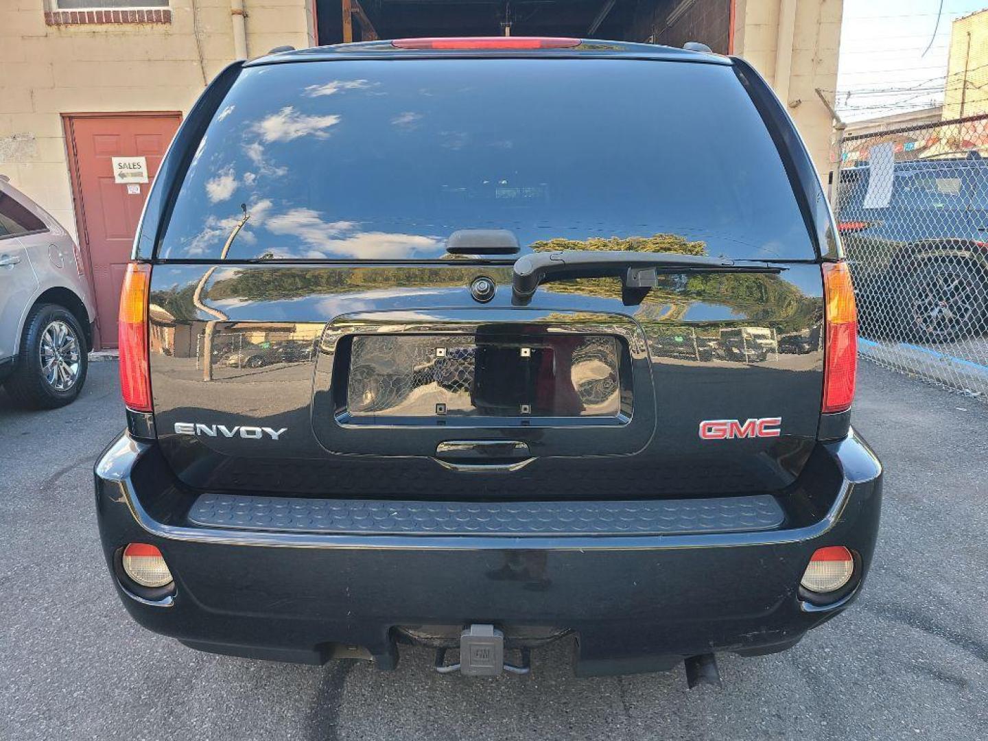 2009 BLACK GMC ENVOY DENALI (1GKET53M192) with an 5.3L engine, Automatic transmission, located at 117 North Cameron Street, Harrisburg, PA, 17101, (717) 963-8962, 40.266762, -76.875259 - WE FINANCE!!! Good Credit/ Bad Credit/ No Credit - ALL Trade-Ins Welcomed!!! ***Guaranteed Credit Approval*** APPLY ONLINE or CALL us TODAY ;) Please call us to discuss your cash and financing options. - Photo#4