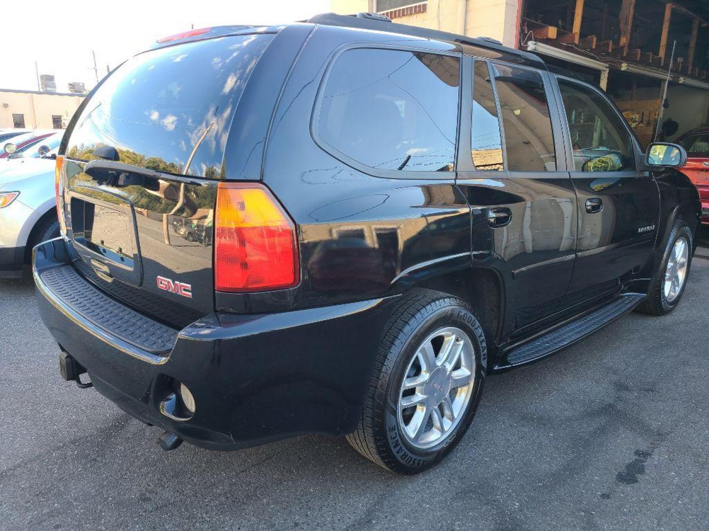 2009 BLACK GMC ENVOY DENALI (1GKET53M192) with an 5.3L engine, Automatic transmission, located at 117 North Cameron Street, Harrisburg, PA, 17101, (717) 963-8962, 40.266762, -76.875259 - WE FINANCE!!! Good Credit/ Bad Credit/ No Credit - ALL Trade-Ins Welcomed!!! ***Guaranteed Credit Approval*** APPLY ONLINE or CALL us TODAY ;) Please call us to discuss your cash and financing options. - Photo#5