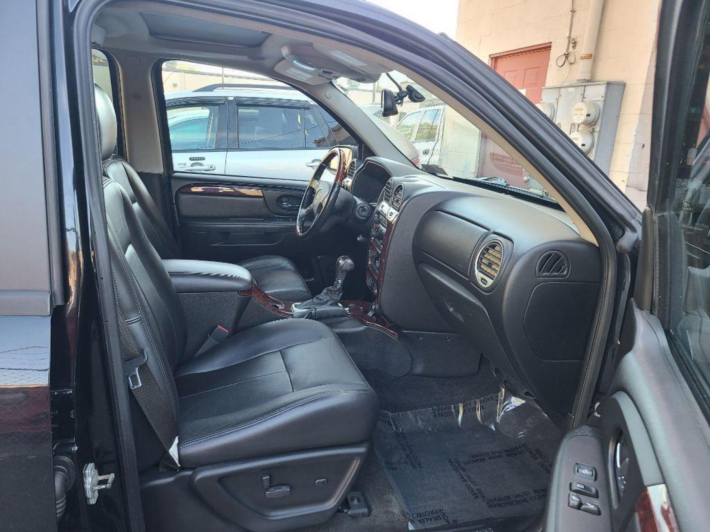 2009 BLACK GMC ENVOY DENALI (1GKET53M192) with an 5.3L engine, Automatic transmission, located at 117 North Cameron Street, Harrisburg, PA, 17101, (717) 963-8962, 40.266762, -76.875259 - WE FINANCE!!! Good Credit/ Bad Credit/ No Credit - ALL Trade-Ins Welcomed!!! ***Guaranteed Credit Approval*** APPLY ONLINE or CALL us TODAY ;) Please call us to discuss your cash and financing options. - Photo#9