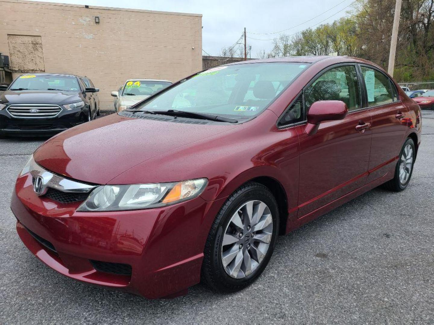 2009 RED HONDA CIVIC EXL (2HGFA16939H) with an 1.8L engine, Automatic transmission, located at 117 North Cameron Street, Harrisburg, PA, 17101, (717) 963-8962, 40.266762, -76.875259 - WE FINANCE!!! Good Credit/ Bad Credit/ No Credit - ALL Trade-Ins Welcomed!!! ***Guaranteed Credit Approval*** APPLY ONLINE or CALL us TODAY ;) Internet Prices and Marketplace Prices are SPECIAL discounted ***CASH DEALS*** Retail Prices are higher. Please call us to discuss your cash and finan - Photo#0