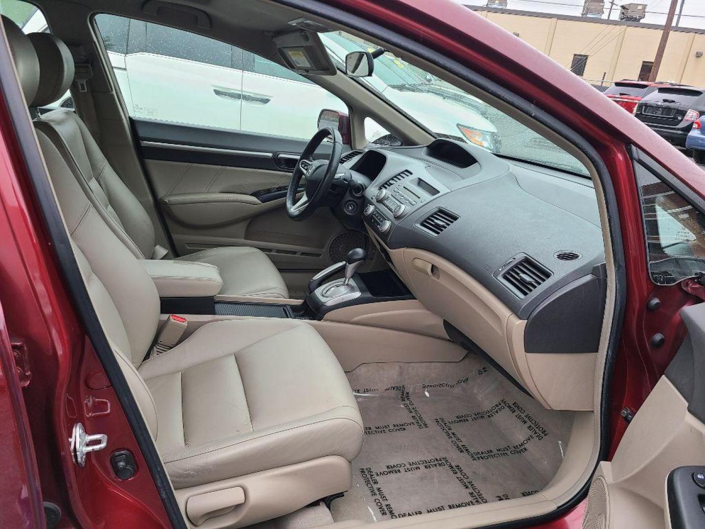 2009 RED HONDA CIVIC EXL (2HGFA16939H) with an 1.8L engine, Automatic transmission, located at 117 North Cameron Street, Harrisburg, PA, 17101, (717) 963-8962, 40.266762, -76.875259 - WE FINANCE!!! Good Credit/ Bad Credit/ No Credit - ALL Trade-Ins Welcomed!!! ***Guaranteed Credit Approval*** APPLY ONLINE or CALL us TODAY ;) Internet Prices and Marketplace Prices are SPECIAL discounted ***CASH DEALS*** Retail Prices are higher. Please call us to discuss your cash and finan - Photo#12