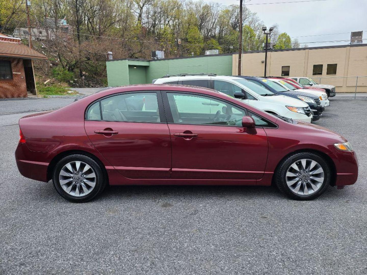 2009 RED HONDA CIVIC EXL (2HGFA16939H) with an 1.8L engine, Automatic transmission, located at 117 North Cameron Street, Harrisburg, PA, 17101, (717) 963-8962, 40.266762, -76.875259 - WE FINANCE!!! Good Credit/ Bad Credit/ No Credit - ALL Trade-Ins Welcomed!!! ***Guaranteed Credit Approval*** APPLY ONLINE or CALL us TODAY ;) Internet Prices and Marketplace Prices are SPECIAL discounted ***CASH DEALS*** Retail Prices are higher. Please call us to discuss your cash and finan - Photo#4