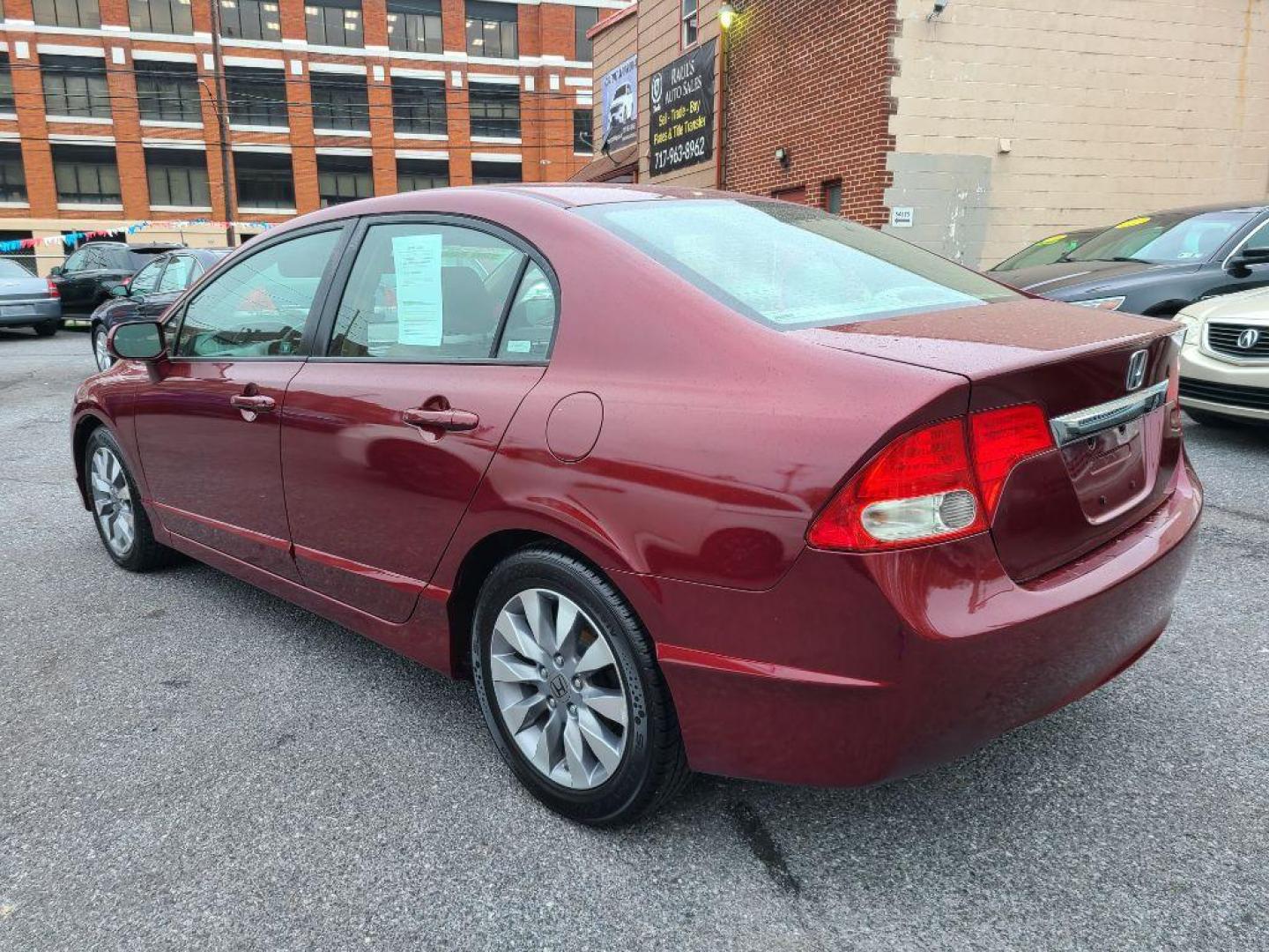 2009 RED HONDA CIVIC EXL (2HGFA16939H) with an 1.8L engine, Automatic transmission, located at 117 North Cameron Street, Harrisburg, PA, 17101, (717) 963-8962, 40.266762, -76.875259 - WE FINANCE!!! Good Credit/ Bad Credit/ No Credit - ALL Trade-Ins Welcomed!!! ***Guaranteed Credit Approval*** APPLY ONLINE or CALL us TODAY ;) Internet Prices and Marketplace Prices are SPECIAL discounted ***CASH DEALS*** Retail Prices are higher. Please call us to discuss your cash and finan - Photo#5