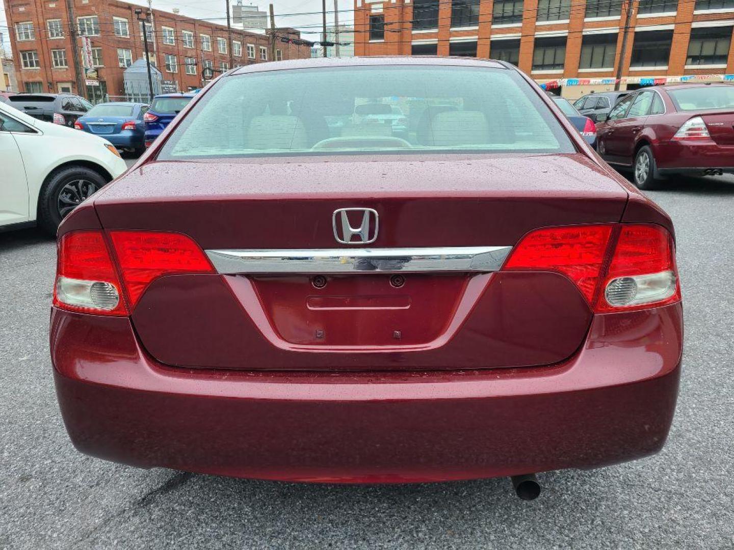 2009 RED HONDA CIVIC EXL (2HGFA16939H) with an 1.8L engine, Automatic transmission, located at 117 North Cameron Street, Harrisburg, PA, 17101, (717) 963-8962, 40.266762, -76.875259 - WE FINANCE!!! Good Credit/ Bad Credit/ No Credit - ALL Trade-Ins Welcomed!!! ***Guaranteed Credit Approval*** APPLY ONLINE or CALL us TODAY ;) Internet Prices and Marketplace Prices are SPECIAL discounted ***CASH DEALS*** Retail Prices are higher. Please call us to discuss your cash and finan - Photo#6