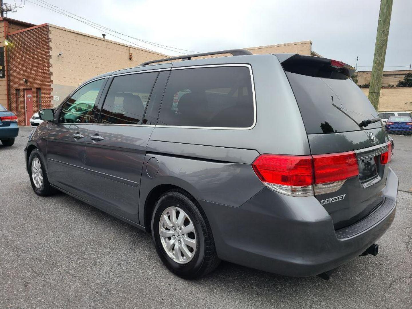 2009 SILVER HONDA ODYSSEY EX (5FNRL38449B) with an 3.5L engine, Automatic transmission, located at 117 North Cameron Street, Harrisburg, PA, 17101, (717) 963-8962, 40.266762, -76.875259 - WE FINANCE!!! Good Credit/ Bad Credit/ No Credit - ALL Trade-Ins Welcomed!!! ***Guaranteed Credit Approval*** APPLY ONLINE or CALL us TODAY ;) Internet Prices and Marketplace Prices are SPECIAL discounted ***CASH DEALS*** Retail Prices are higher. Please call us to discuss your cash and finan - Photo#2