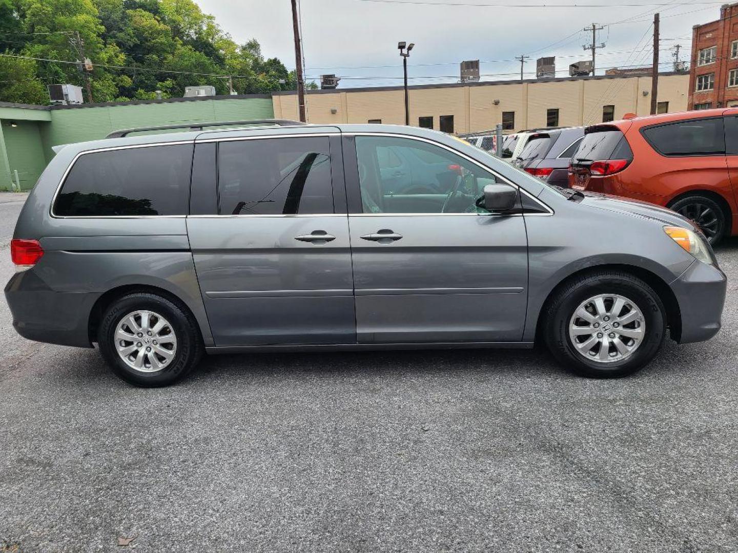 2009 SILVER HONDA ODYSSEY EX (5FNRL38449B) with an 3.5L engine, Automatic transmission, located at 117 North Cameron Street, Harrisburg, PA, 17101, (717) 963-8962, 40.266762, -76.875259 - WE FINANCE!!! Good Credit/ Bad Credit/ No Credit - ALL Trade-Ins Welcomed!!! ***Guaranteed Credit Approval*** APPLY ONLINE or CALL us TODAY ;) Internet Prices and Marketplace Prices are SPECIAL discounted ***CASH DEALS*** Retail Prices are higher. Please call us to discuss your cash and finan - Photo#5