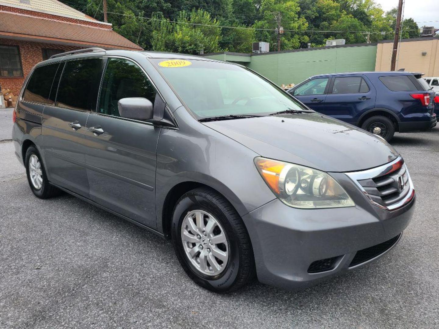 2009 SILVER HONDA ODYSSEY EX (5FNRL38449B) with an 3.5L engine, Automatic transmission, located at 117 North Cameron Street, Harrisburg, PA, 17101, (717) 963-8962, 40.266762, -76.875259 - WE FINANCE!!! Good Credit/ Bad Credit/ No Credit - ALL Trade-Ins Welcomed!!! ***Guaranteed Credit Approval*** APPLY ONLINE or CALL us TODAY ;) Internet Prices and Marketplace Prices are SPECIAL discounted ***CASH DEALS*** Retail Prices are higher. Please call us to discuss your cash and finan - Photo#6