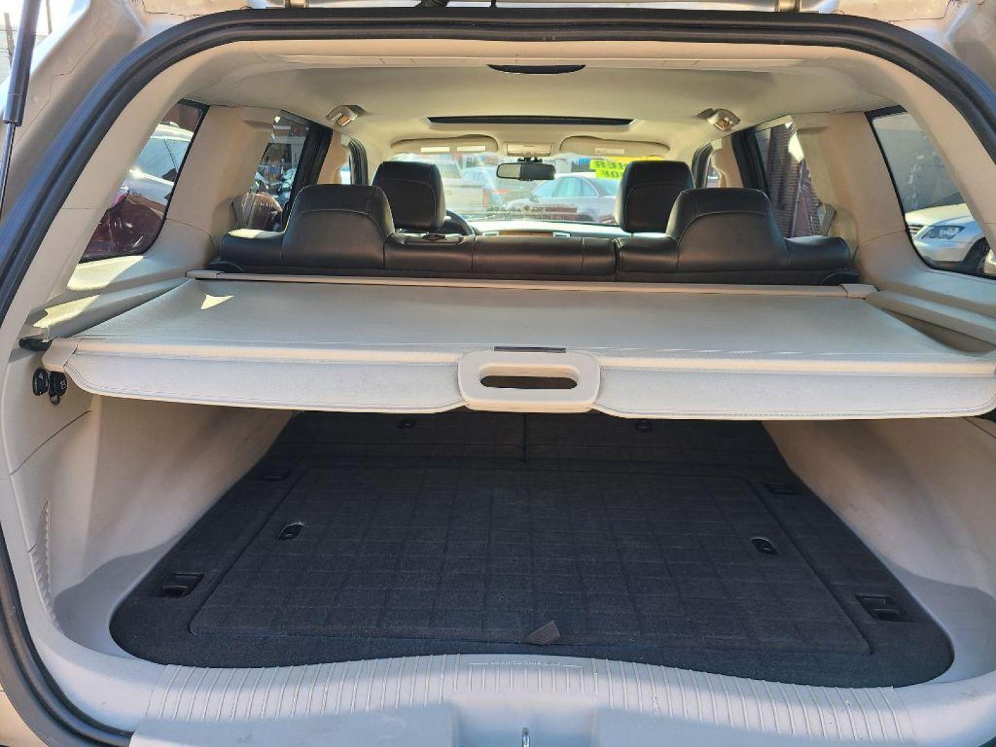 2009 GRAY JEEP GRAND CHEROKEE LIMITED (1J8HR58P99C) with an 4.7L engine, Automatic transmission, located at 117 North Cameron Street, Harrisburg, PA, 17101, (717) 963-8962, 40.266762, -76.875259 - WE FINANCE!!! Good Credit/ Bad Credit/ No Credit - ALL Trade-Ins Welcomed!!! ***Guaranteed Credit Approval*** APPLY ONLINE or CALL us TODAY ;) Internet Prices and Marketplace Prices are SPECIAL discounted ***CASH DEALS*** Retail Prices are higher. Please call us to discuss your cash and finan - Photo#13