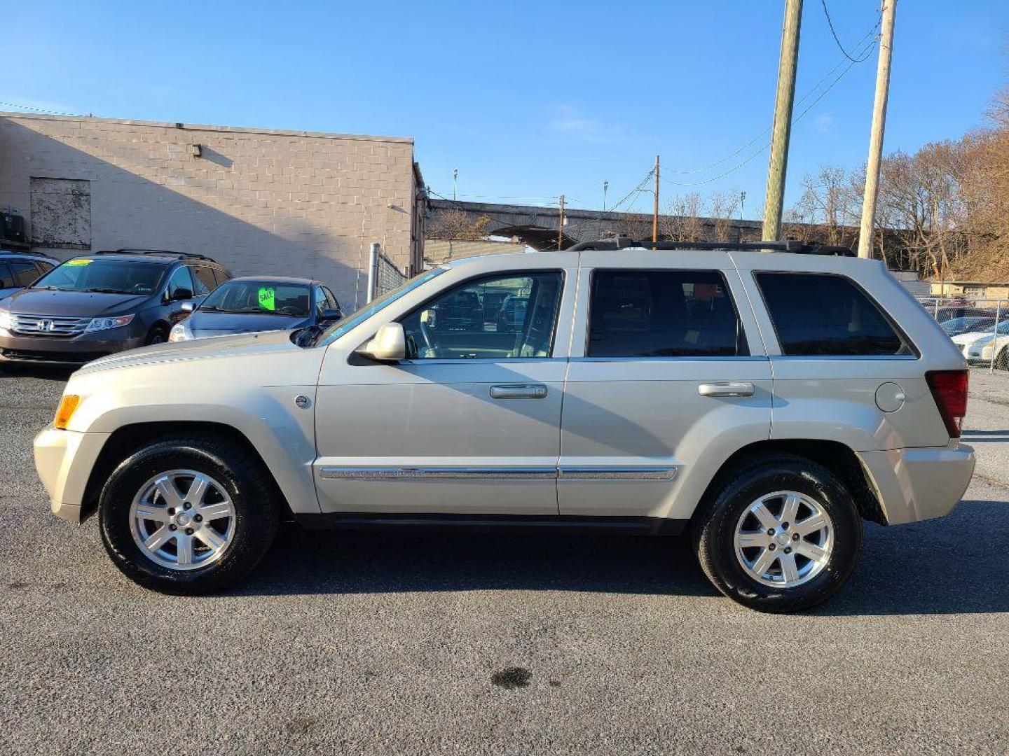 2009 GRAY JEEP GRAND CHEROKEE LIMITED (1J8HR58P99C) with an 4.7L engine, Automatic transmission, located at 117 North Cameron Street, Harrisburg, PA, 17101, (717) 963-8962, 40.266762, -76.875259 - WE FINANCE!!! Good Credit/ Bad Credit/ No Credit - ALL Trade-Ins Welcomed!!! ***Guaranteed Credit Approval*** APPLY ONLINE or CALL us TODAY ;) Internet Prices and Marketplace Prices are SPECIAL discounted ***CASH DEALS*** Retail Prices are higher. Please call us to discuss your cash and finan - Photo#1