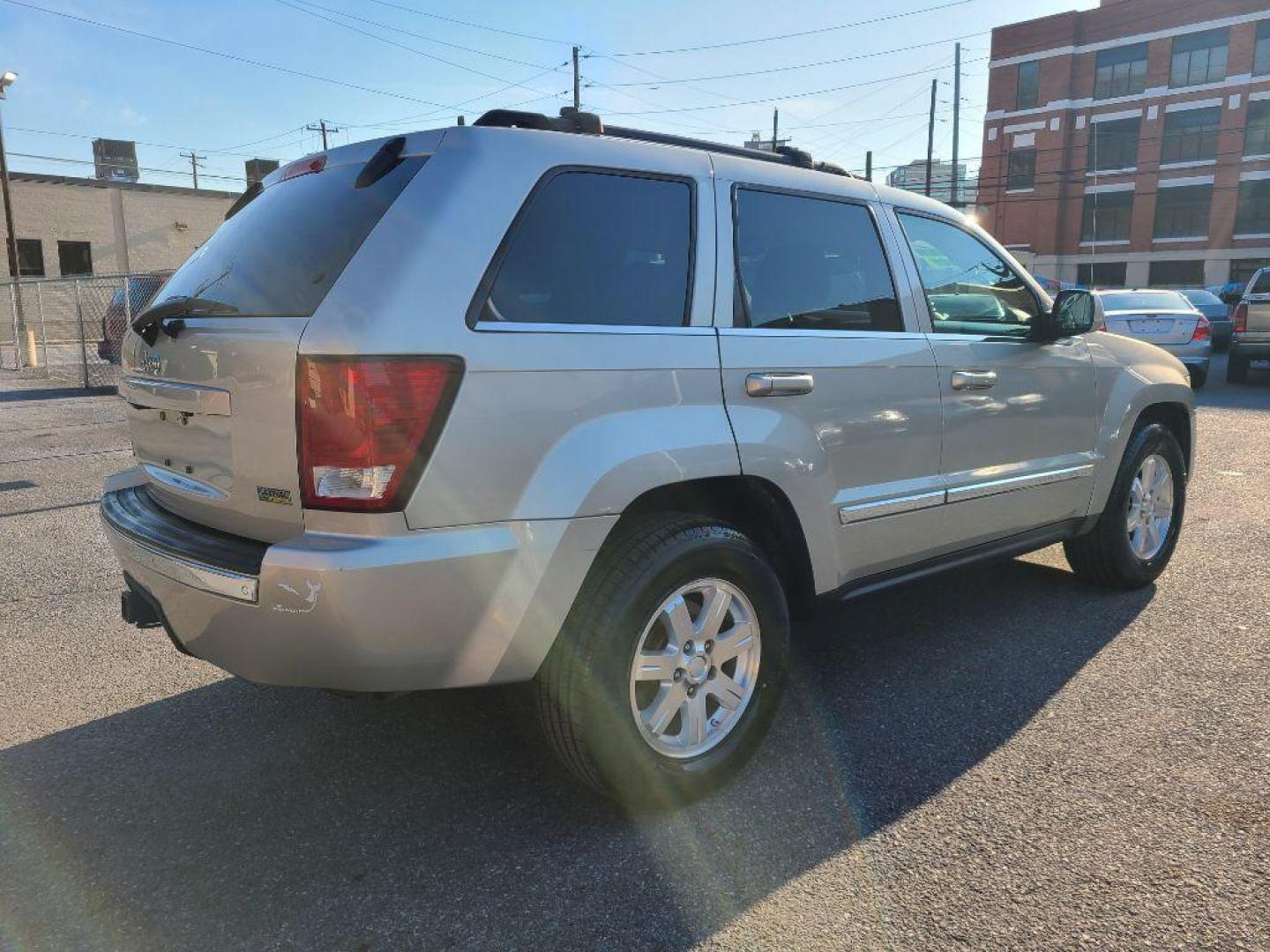 2009 GRAY JEEP GRAND CHEROKEE LIMITED (1J8HR58P99C) with an 4.7L engine, Automatic transmission, located at 117 North Cameron Street, Harrisburg, PA, 17101, (717) 963-8962, 40.266762, -76.875259 - WE FINANCE!!! Good Credit/ Bad Credit/ No Credit - ALL Trade-Ins Welcomed!!! ***Guaranteed Credit Approval*** APPLY ONLINE or CALL us TODAY ;) Internet Prices and Marketplace Prices are SPECIAL discounted ***CASH DEALS*** Retail Prices are higher. Please call us to discuss your cash and finan - Photo#2